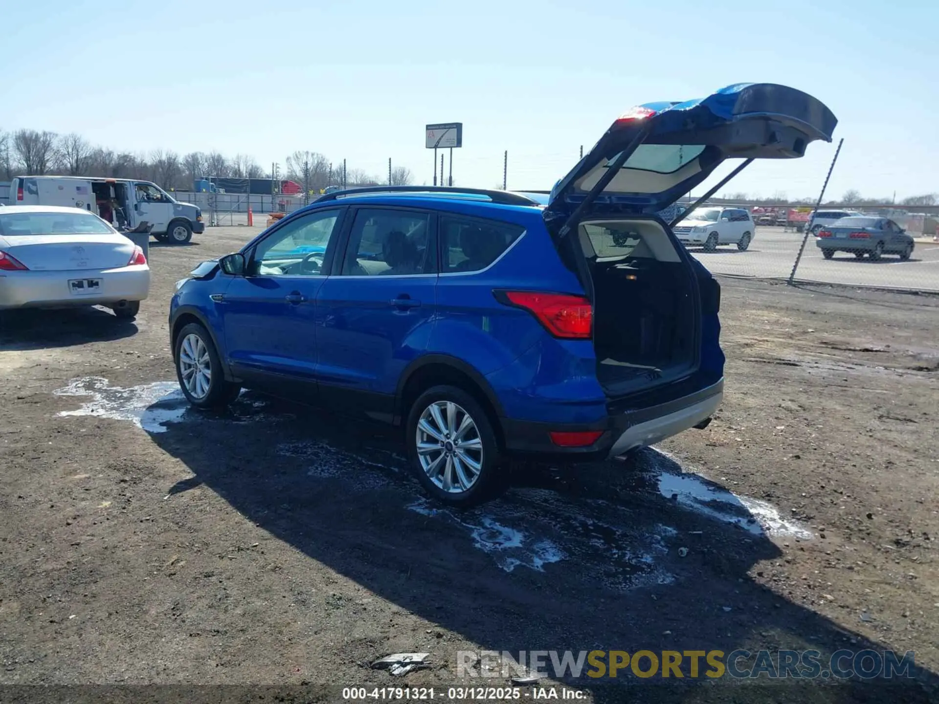 3 Photograph of a damaged car 1FMCU9HD2KUB52835 FORD ESCAPE 2019