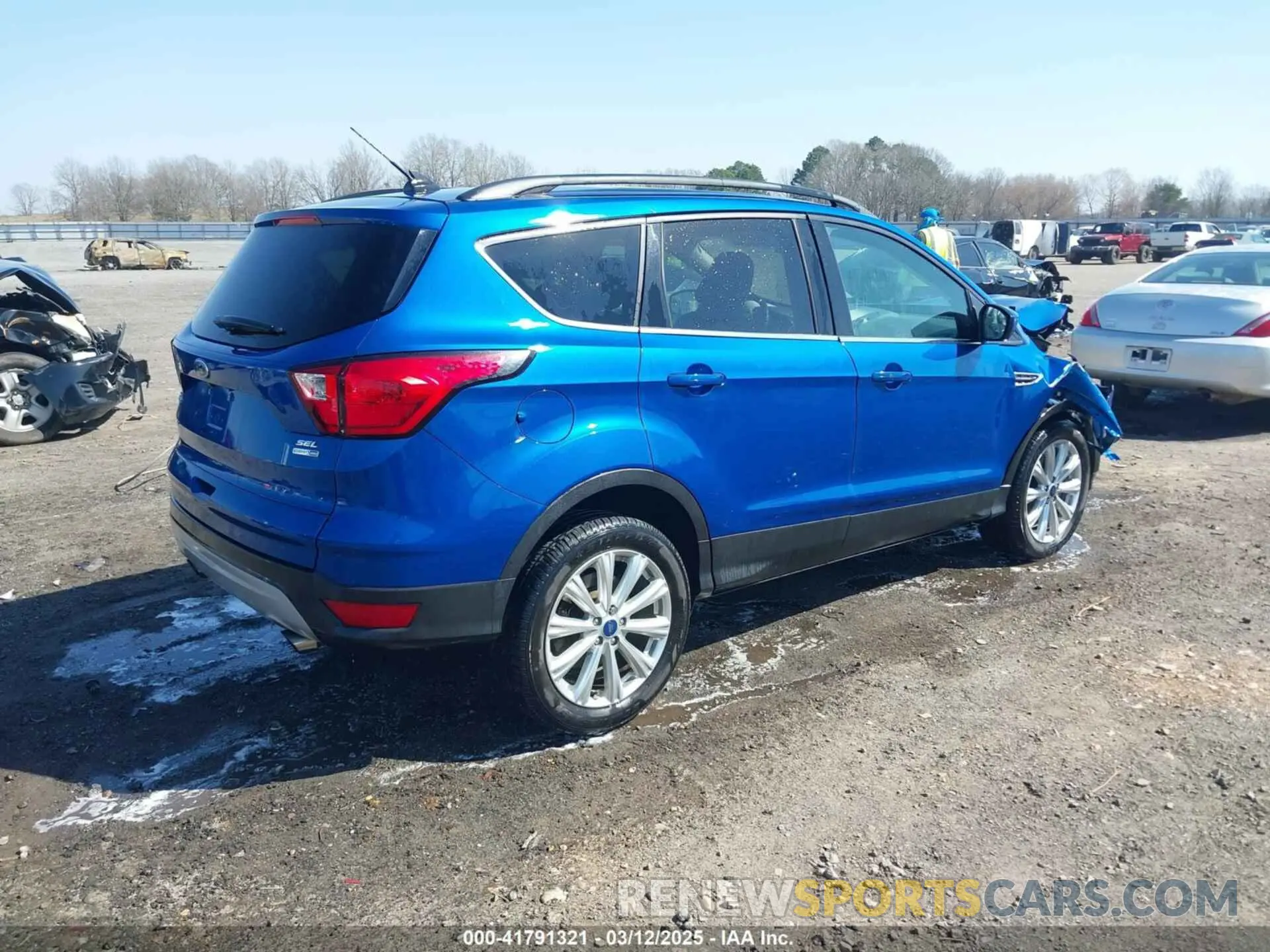 4 Photograph of a damaged car 1FMCU9HD2KUB52835 FORD ESCAPE 2019