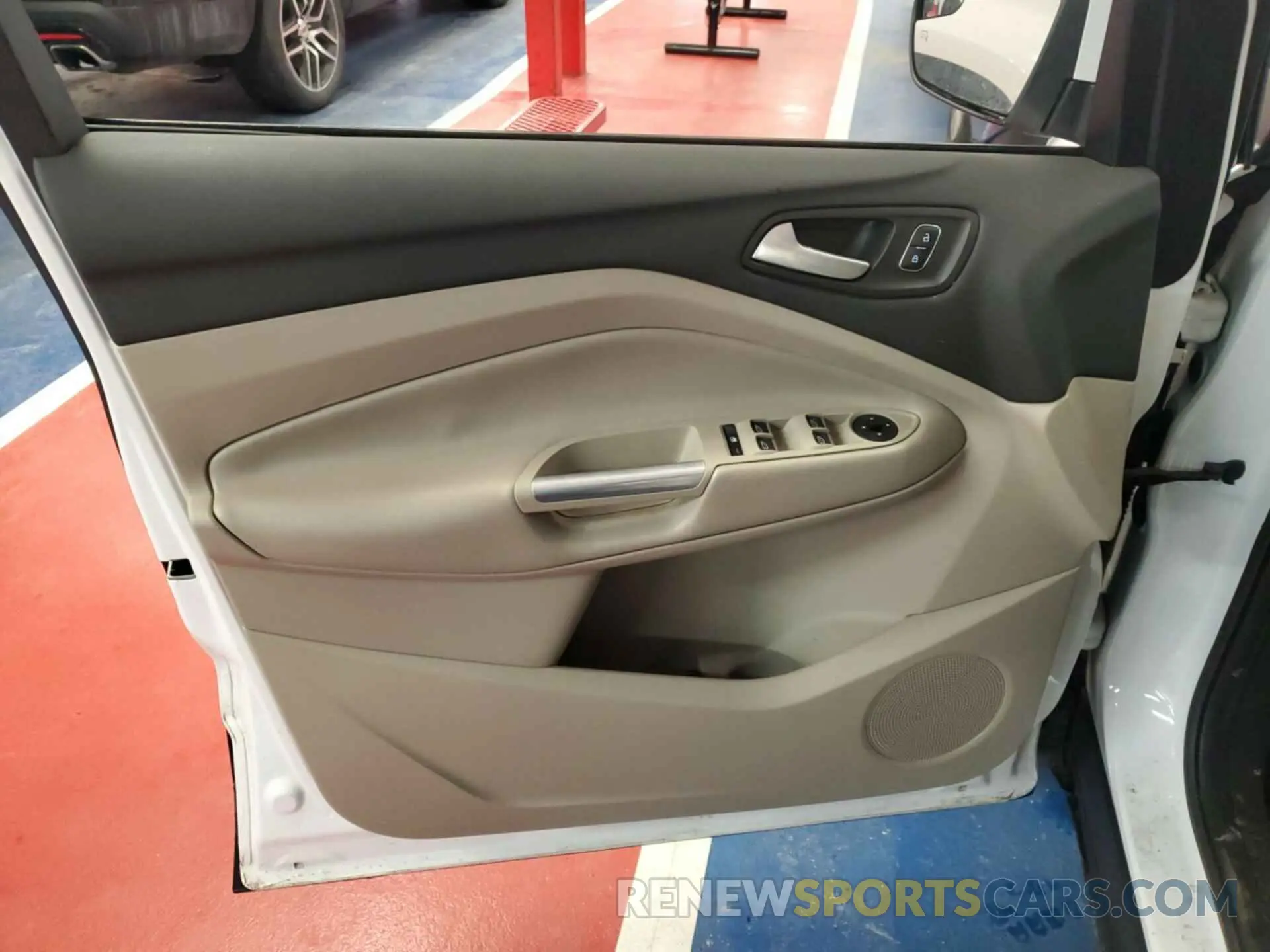 7 Photograph of a damaged car 1FMCU9HD3KUB33114 FORD ESCAPE 2019