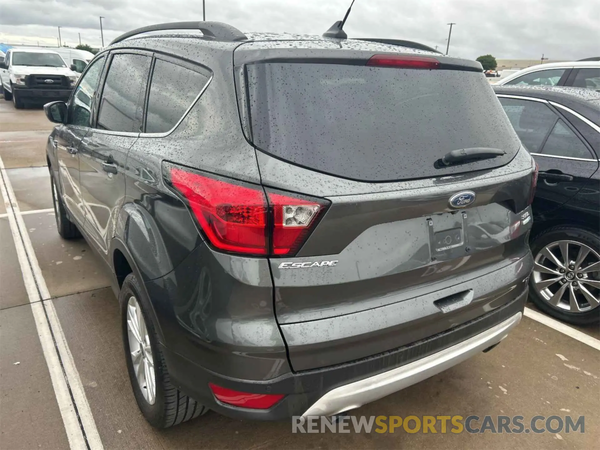 16 Photograph of a damaged car 1FMCU9HD3KUB82443 FORD ESCAPE 2019