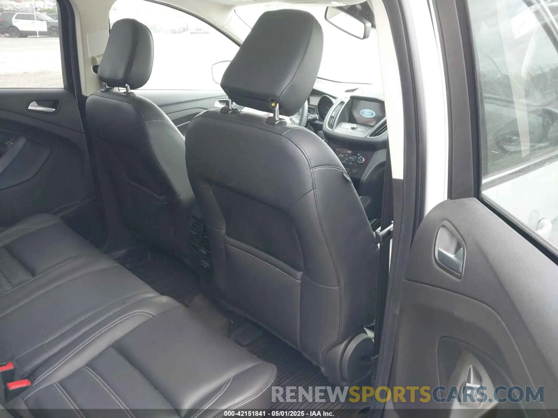 8 Photograph of a damaged car 1FMCU9HD4KUA88085 FORD ESCAPE 2019