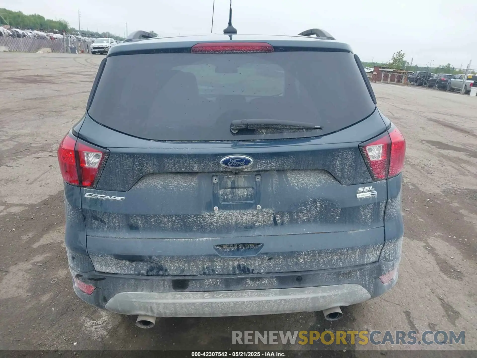 16 Photograph of a damaged car 1FMCU9HD4KUC01419 FORD ESCAPE 2019
