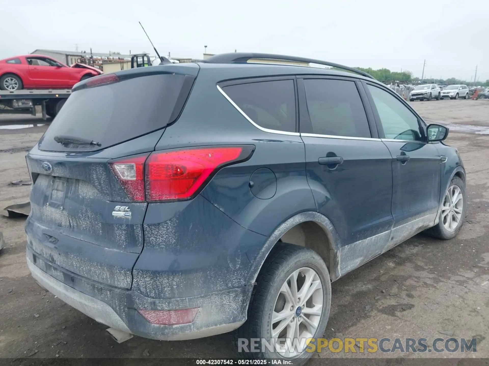 4 Photograph of a damaged car 1FMCU9HD4KUC01419 FORD ESCAPE 2019