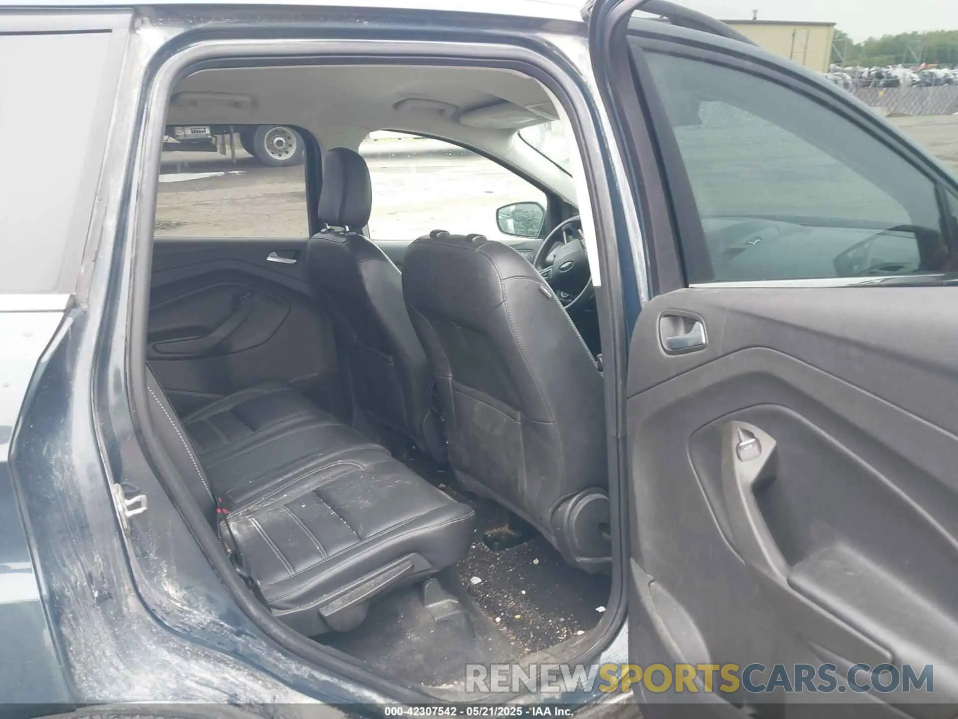 8 Photograph of a damaged car 1FMCU9HD4KUC01419 FORD ESCAPE 2019