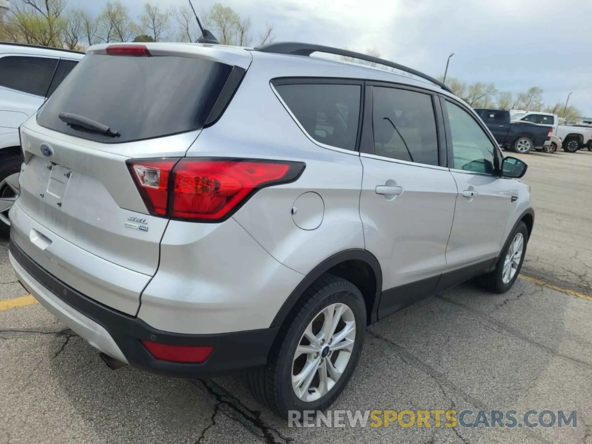 17 Photograph of a damaged car 1FMCU9HD4KUC07849 FORD ESCAPE 2019