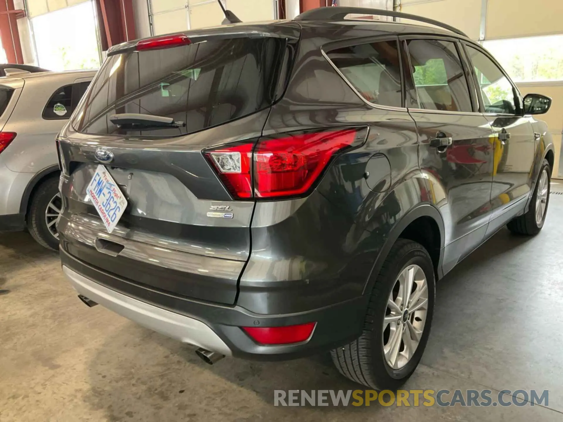 18 Photograph of a damaged car 1FMCU9HD4KUC35926 FORD ESCAPE 2019