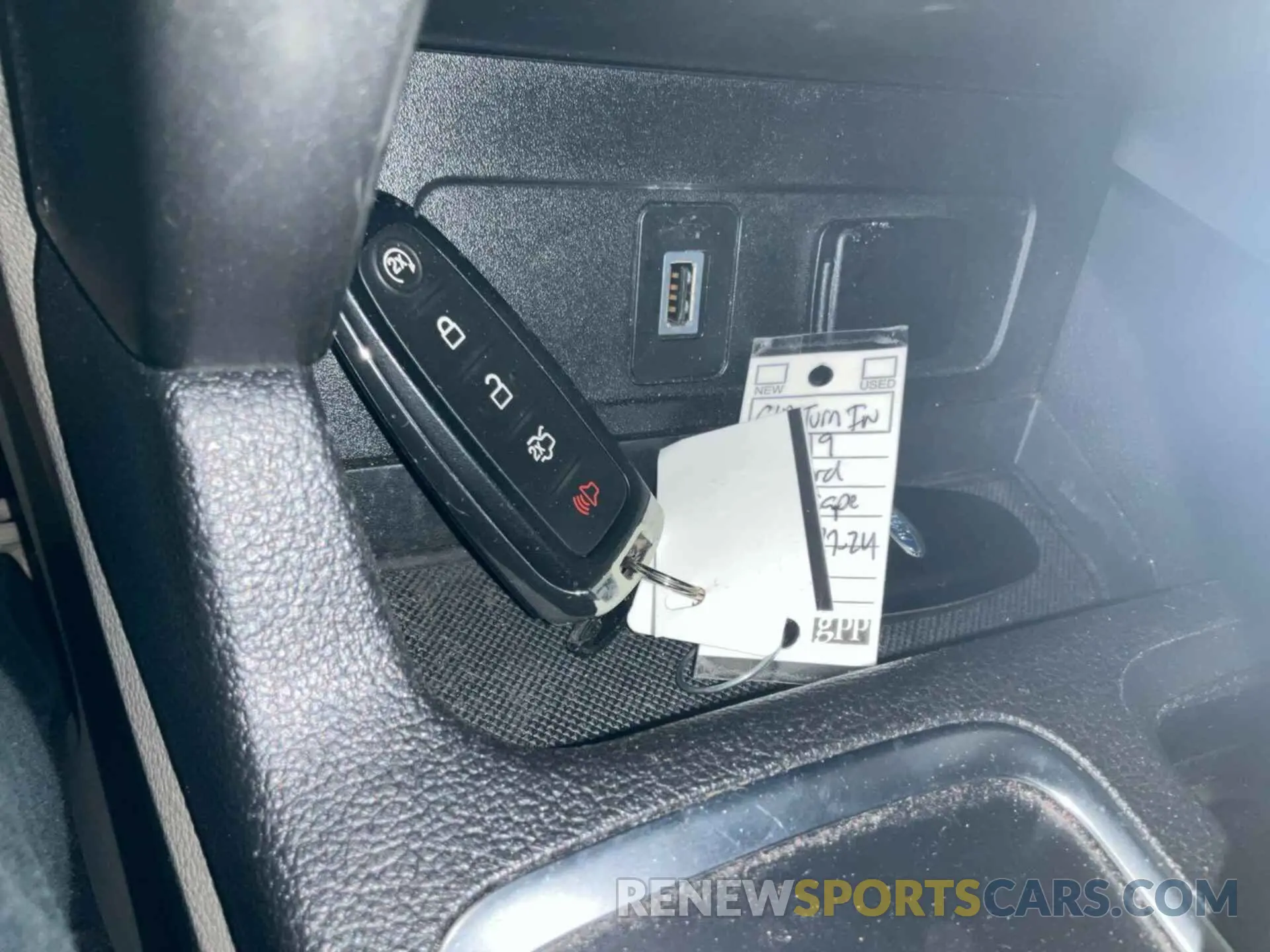 19 Photograph of a damaged car 1FMCU9HD4KUC35926 FORD ESCAPE 2019