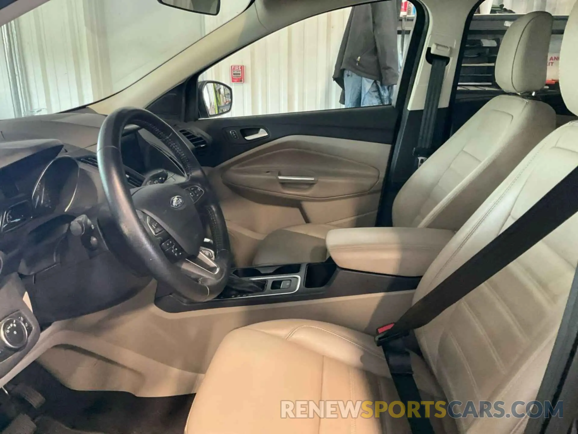 21 Photograph of a damaged car 1FMCU9HD4KUC35926 FORD ESCAPE 2019