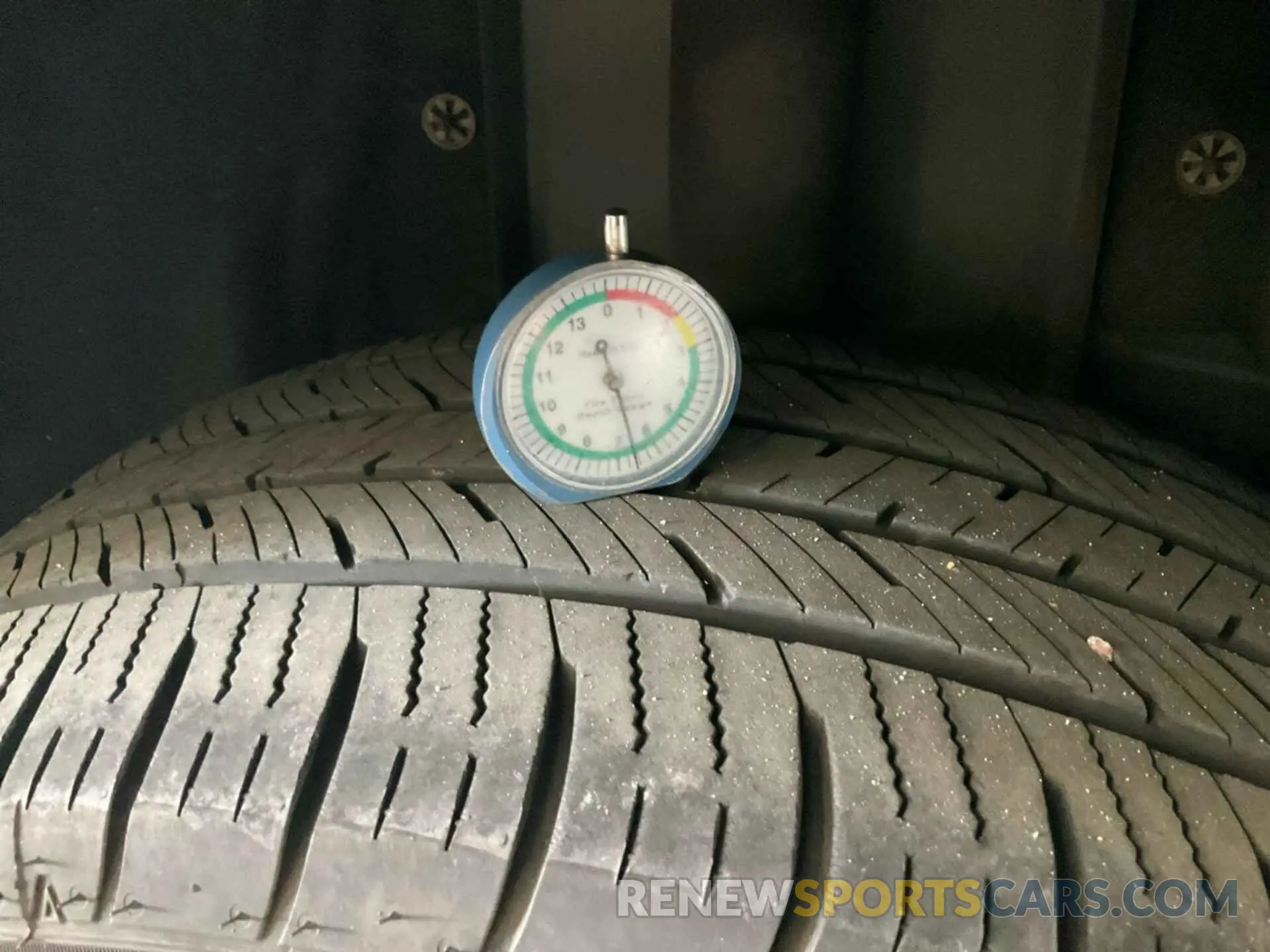 27 Photograph of a damaged car 1FMCU9HD4KUC35926 FORD ESCAPE 2019