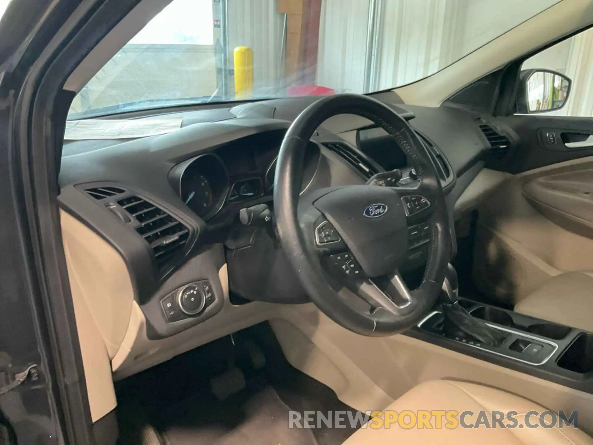 4 Photograph of a damaged car 1FMCU9HD4KUC35926 FORD ESCAPE 2019