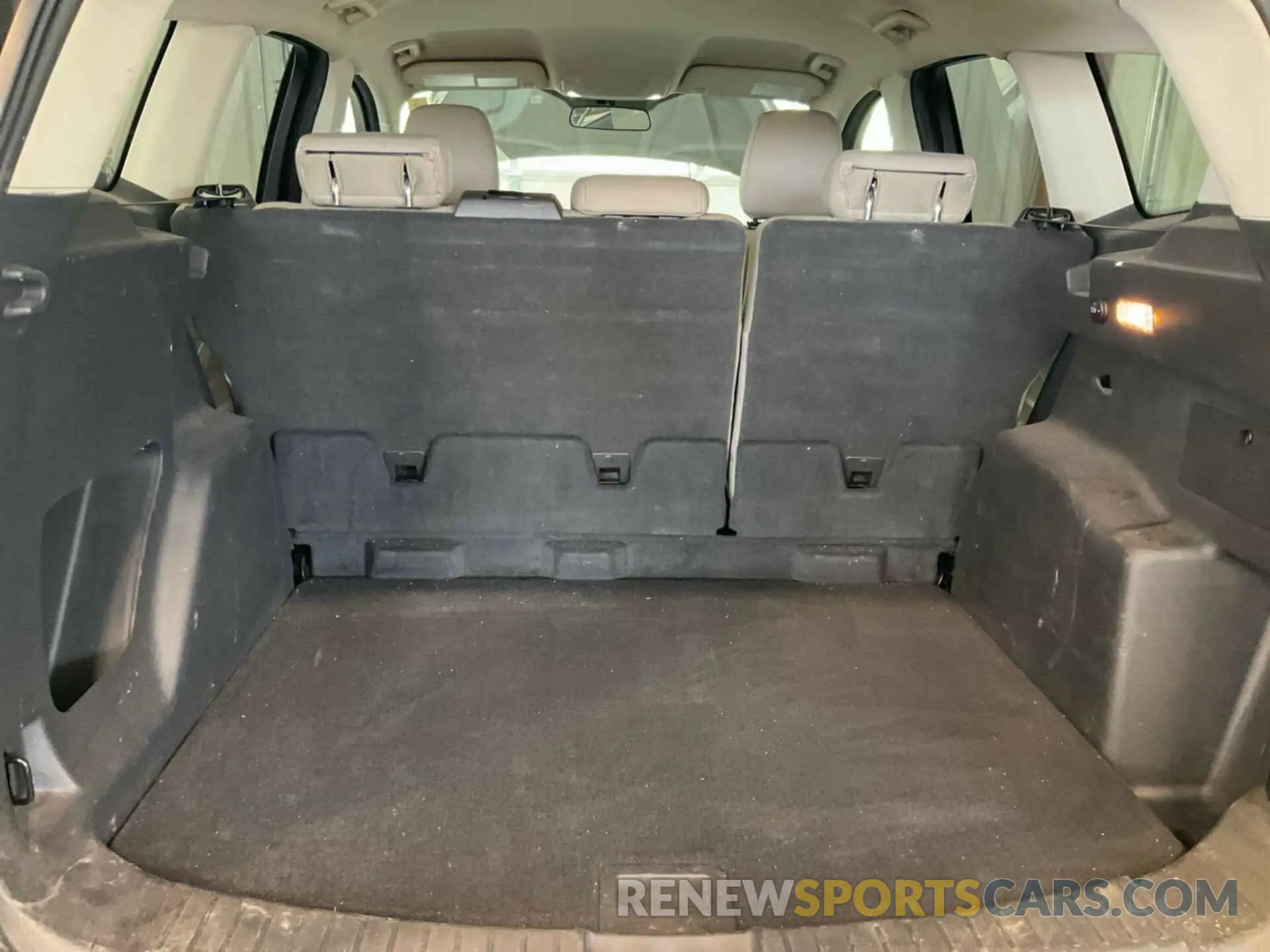 8 Photograph of a damaged car 1FMCU9HD4KUC35926 FORD ESCAPE 2019