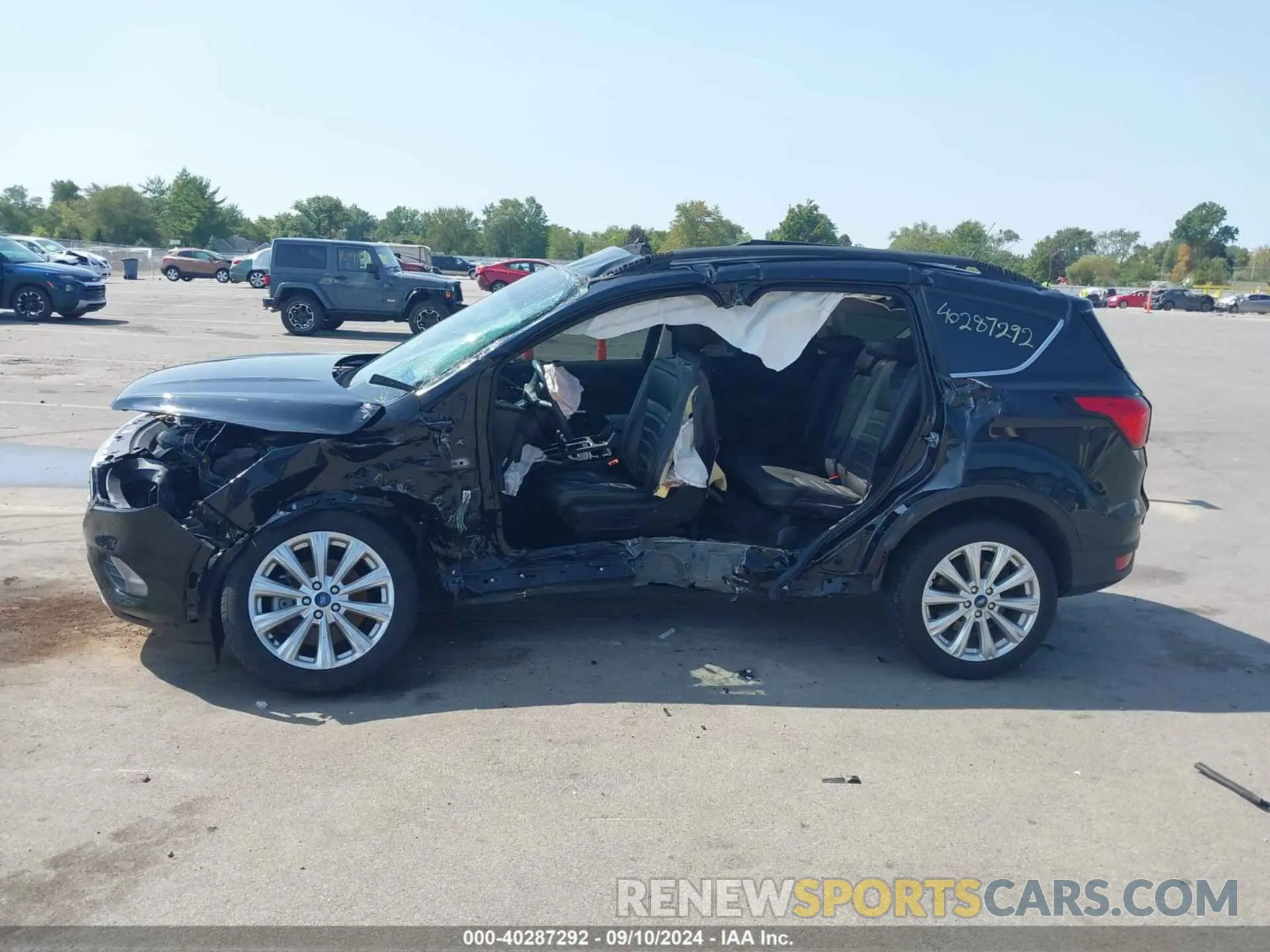 14 Photograph of a damaged car 1FMCU9HD5KUA01097 FORD ESCAPE 2019