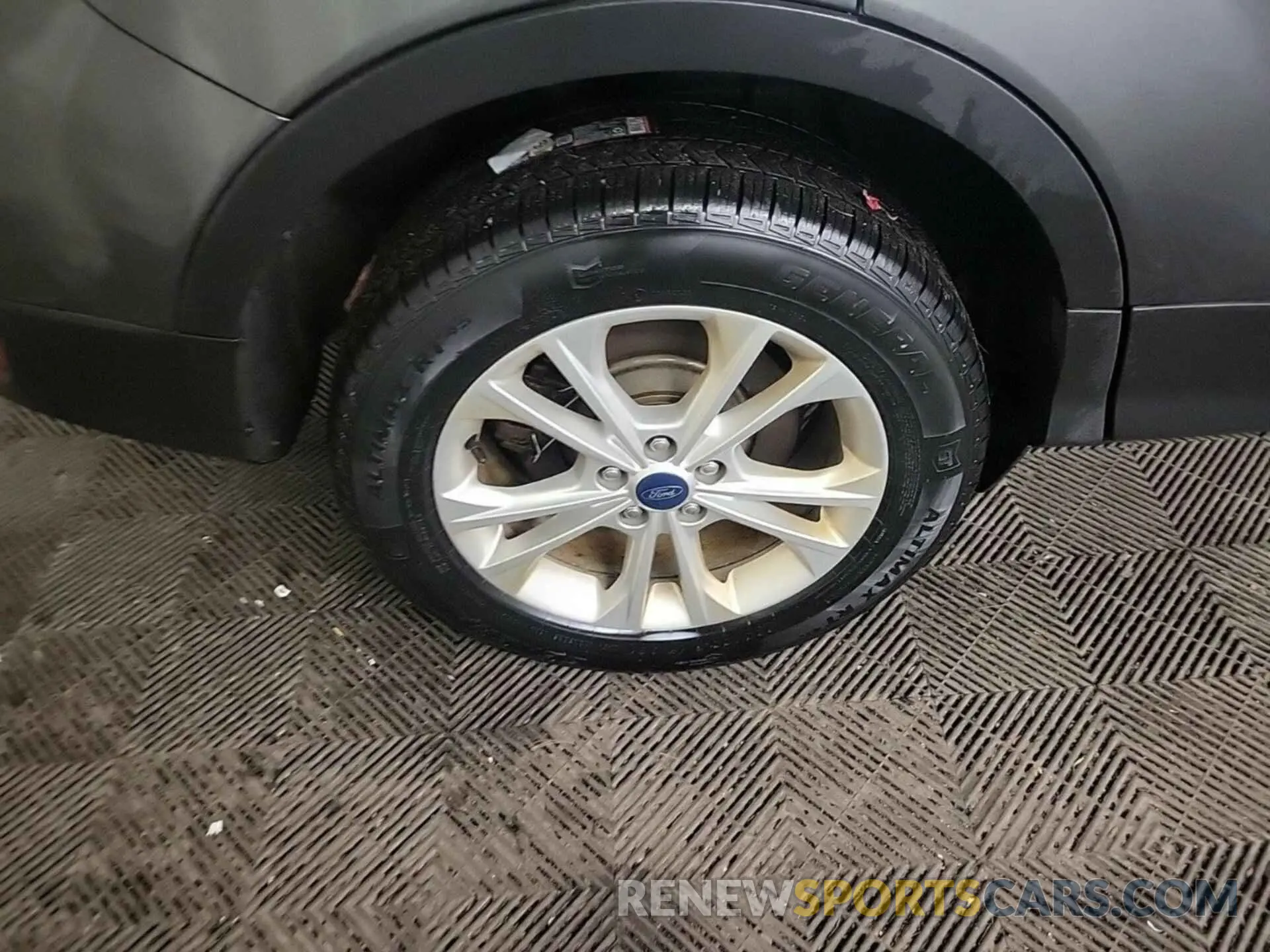 17 Photograph of a damaged car 1FMCU9HD5KUA48176 FORD ESCAPE 2019