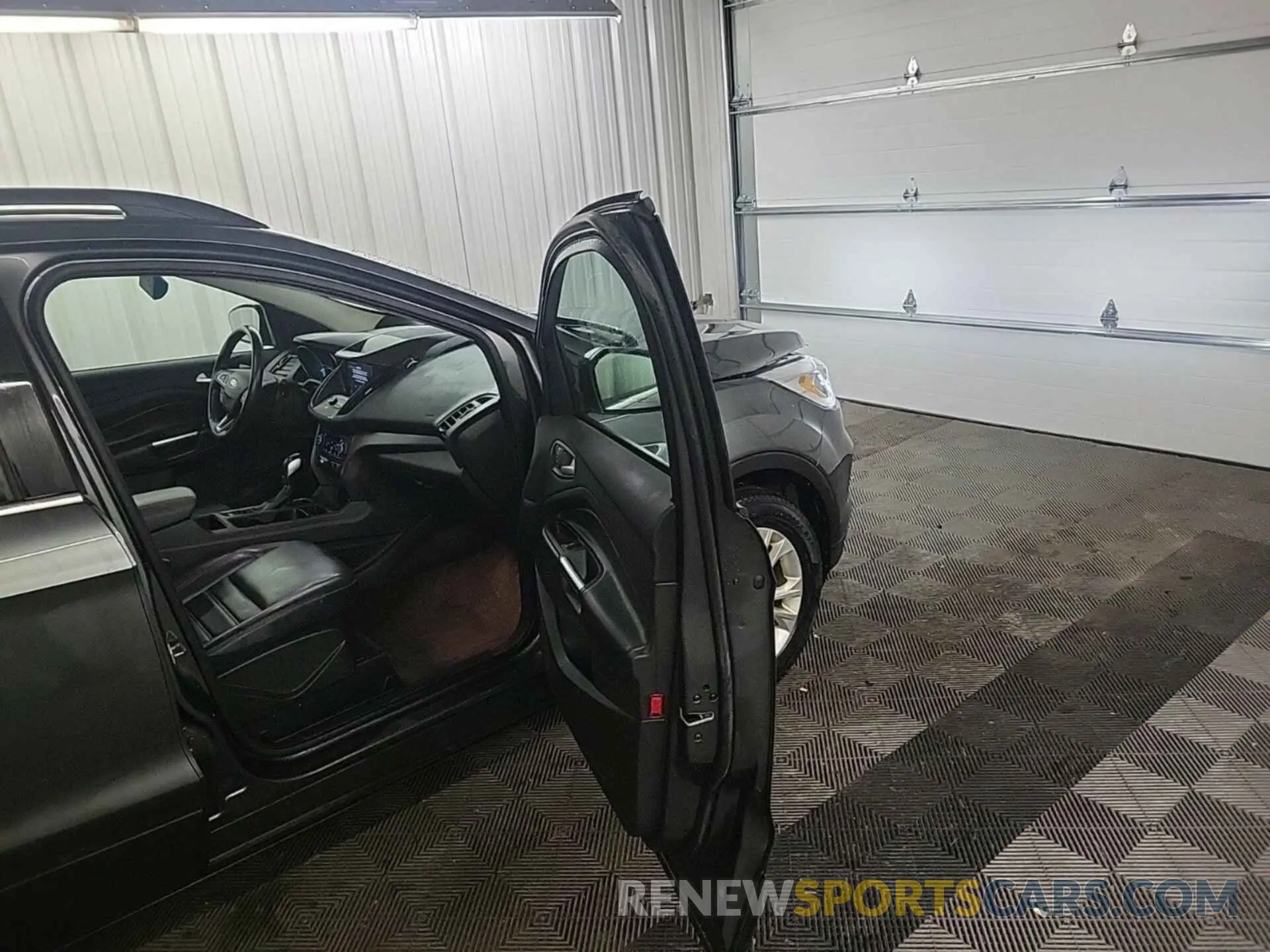 21 Photograph of a damaged car 1FMCU9HD5KUA48176 FORD ESCAPE 2019