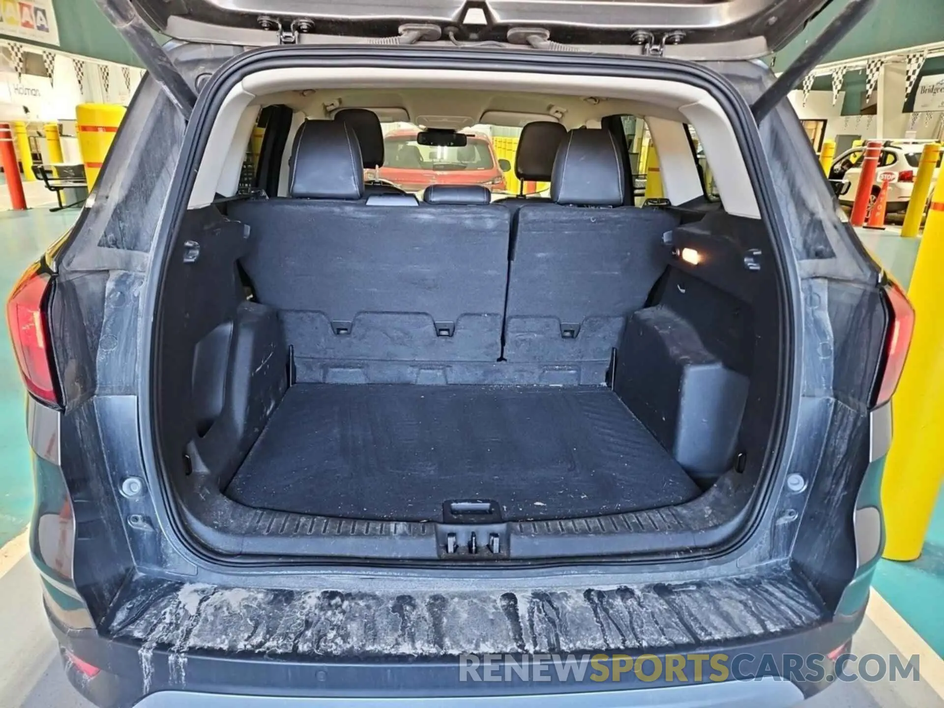 31 Photograph of a damaged car 1FMCU9HD5KUA48176 FORD ESCAPE 2019
