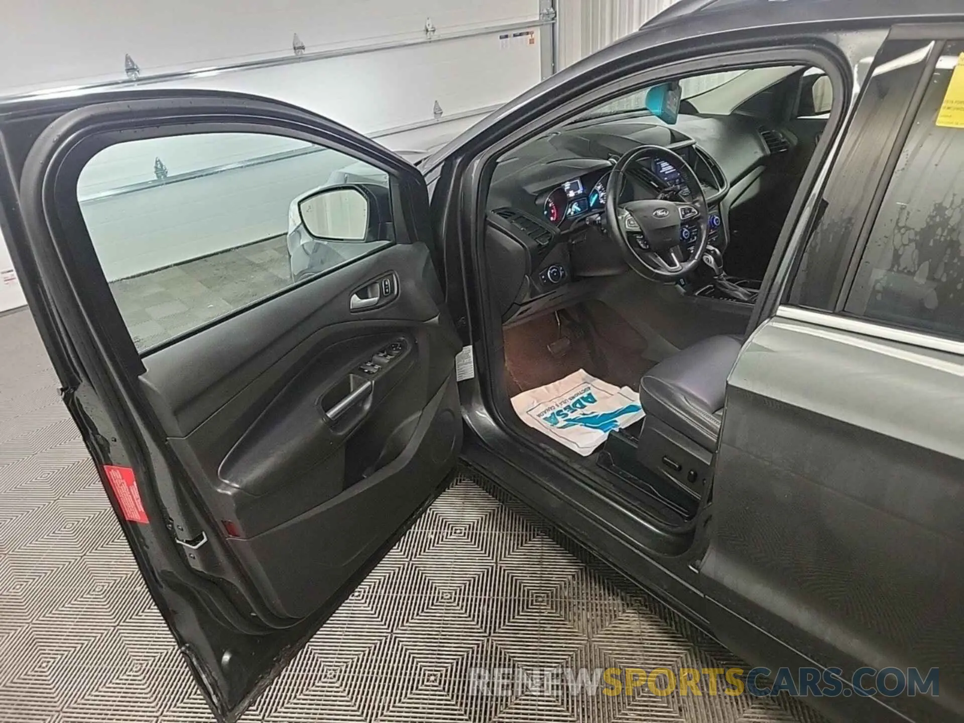 6 Photograph of a damaged car 1FMCU9HD5KUA48176 FORD ESCAPE 2019