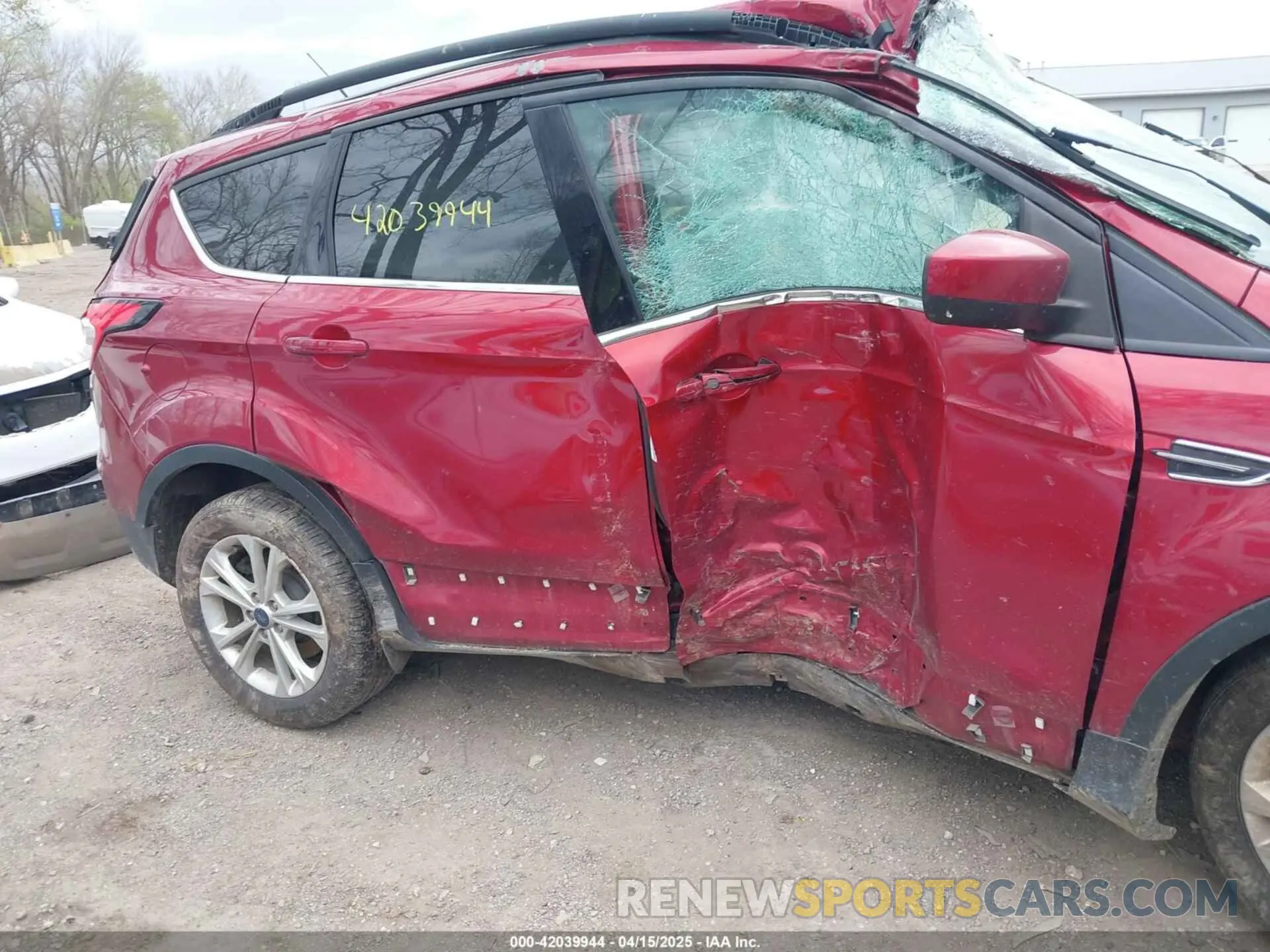 14 Photograph of a damaged car 1FMCU9HD5KUA50882 FORD ESCAPE 2019