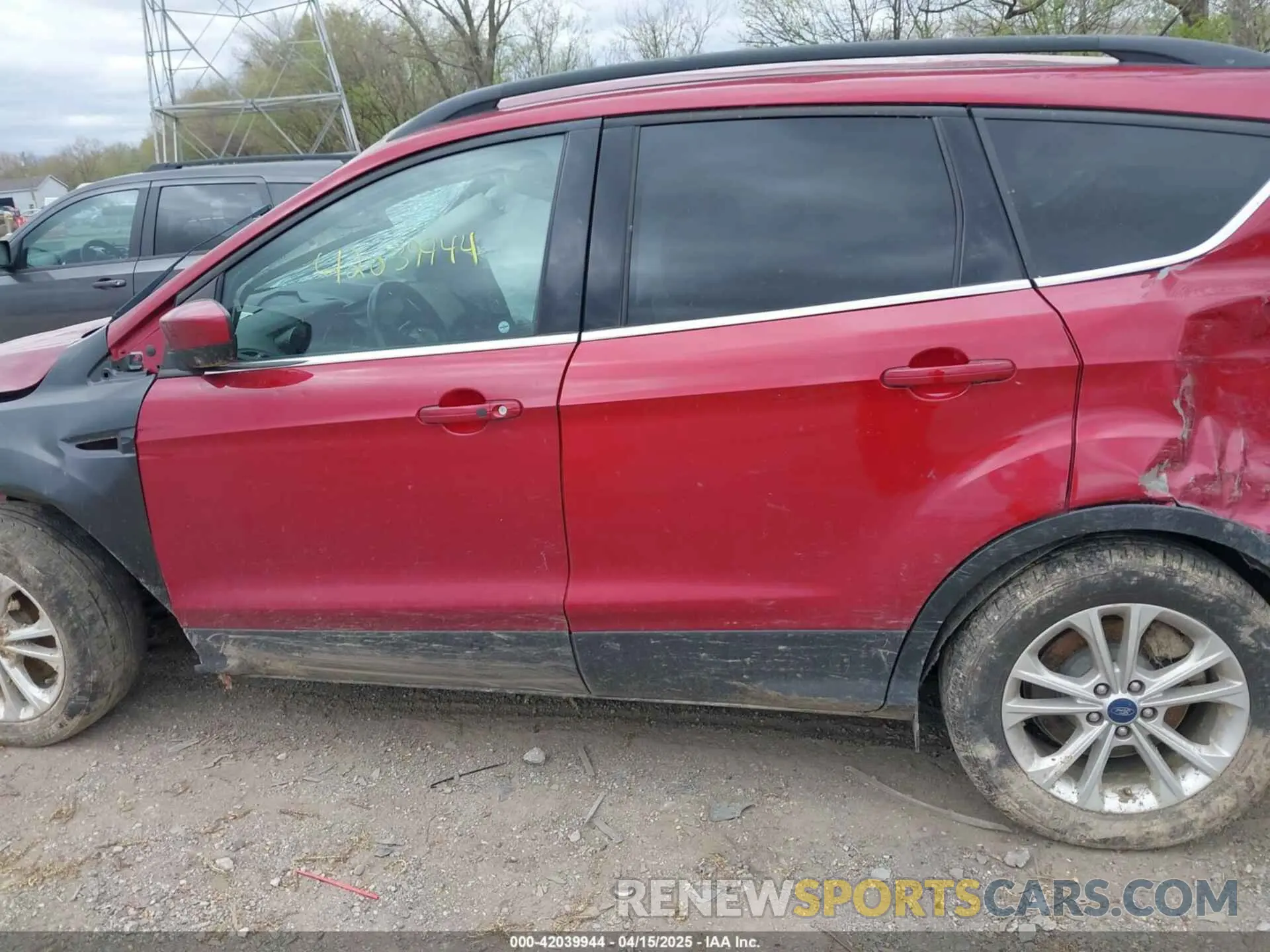 15 Photograph of a damaged car 1FMCU9HD5KUA50882 FORD ESCAPE 2019