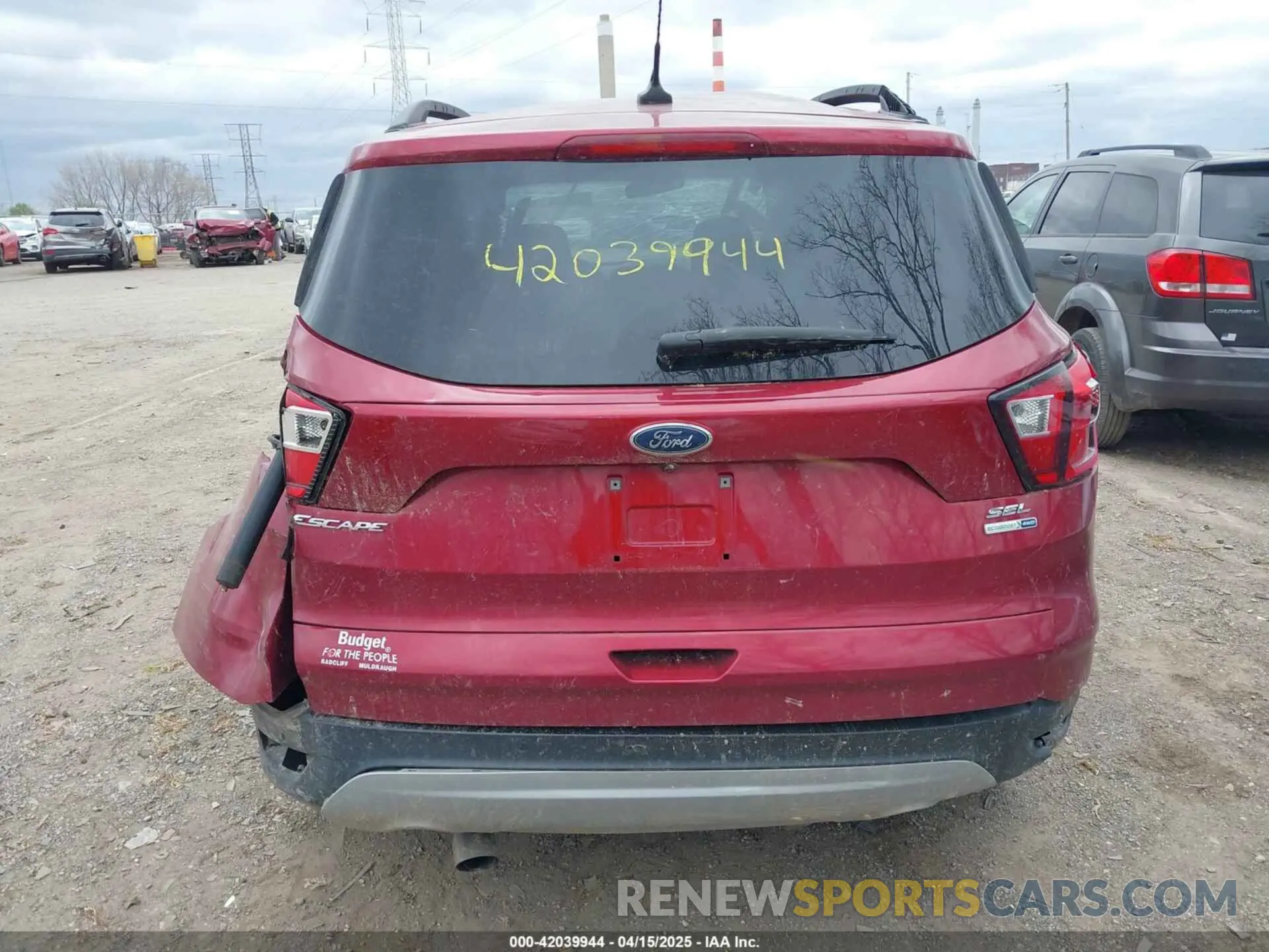 17 Photograph of a damaged car 1FMCU9HD5KUA50882 FORD ESCAPE 2019