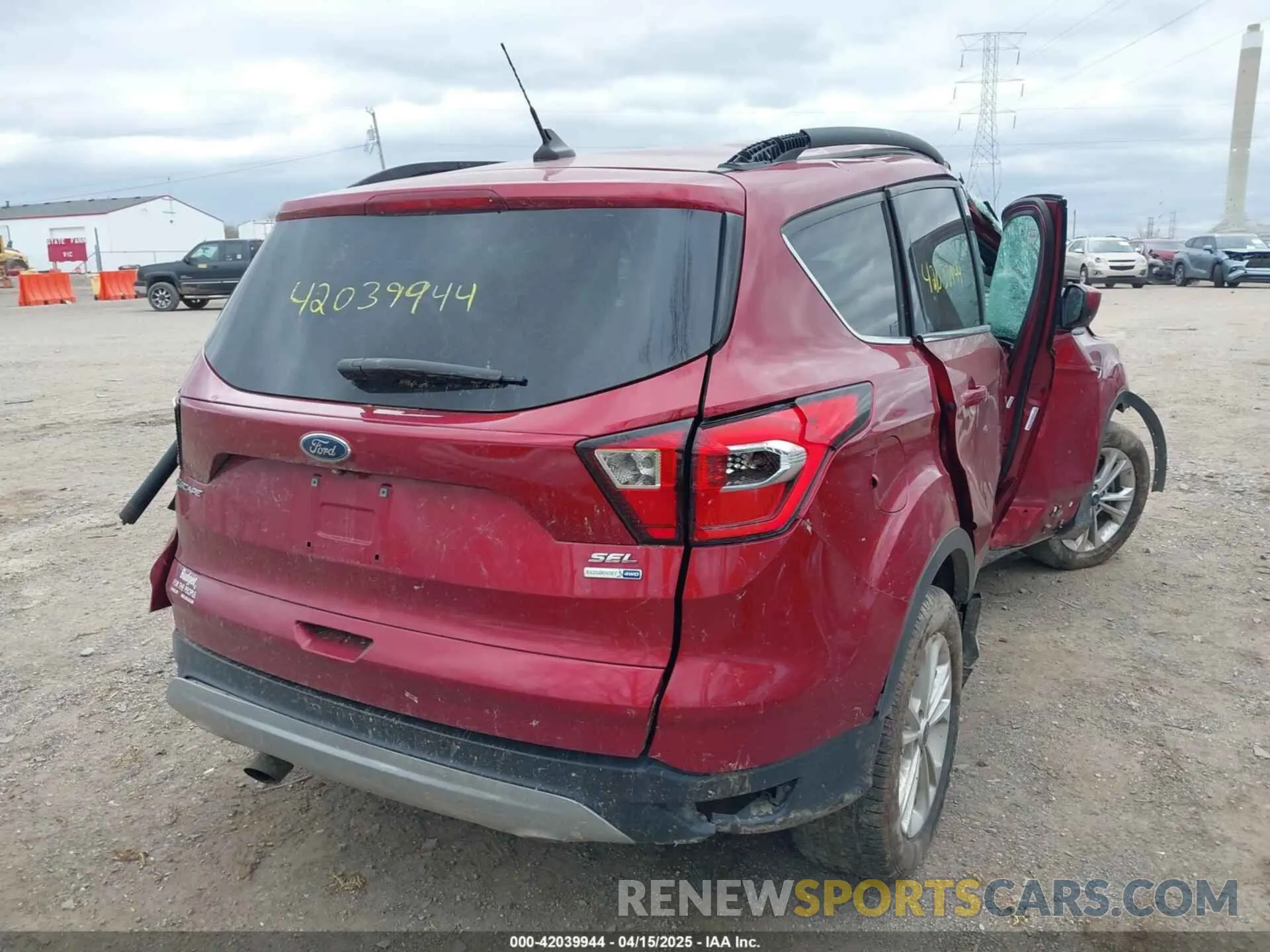4 Photograph of a damaged car 1FMCU9HD5KUA50882 FORD ESCAPE 2019