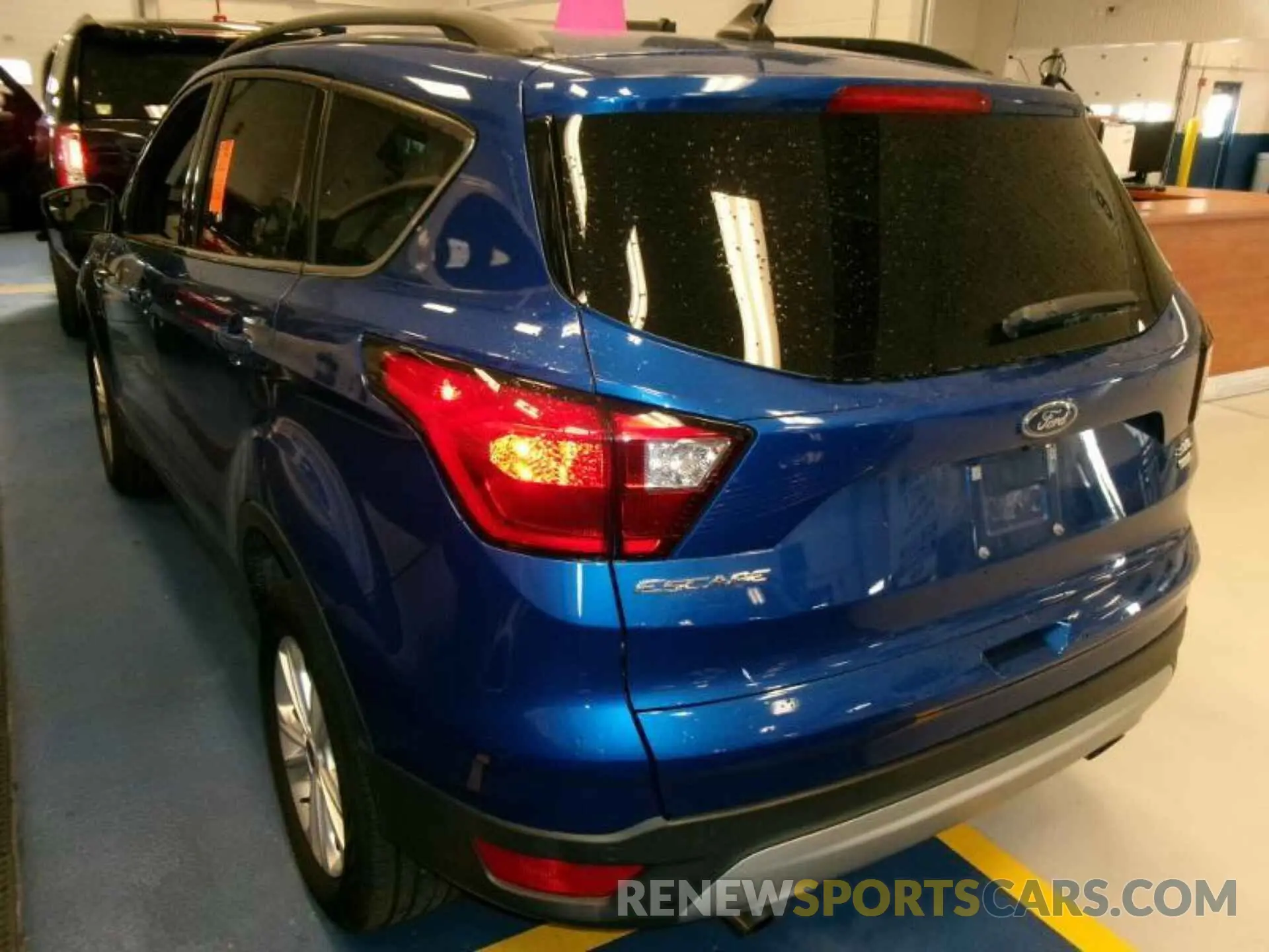 6 Photograph of a damaged car 1FMCU9HD5KUA65527 FORD ESCAPE 2019
