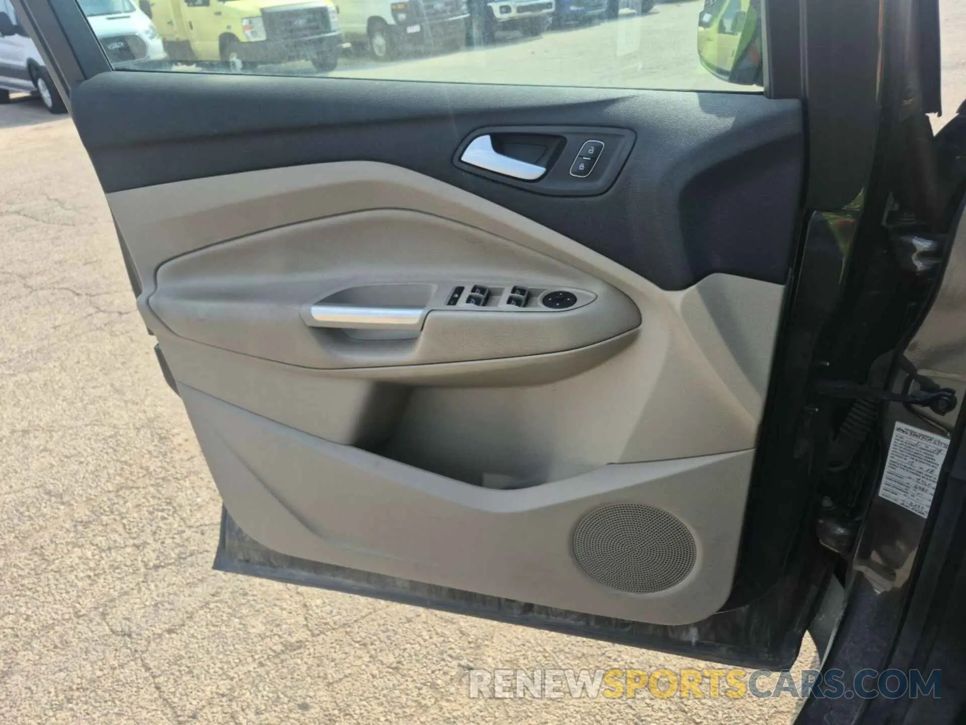 27 Photograph of a damaged car 1FMCU9HD5KUA65592 FORD ESCAPE 2019