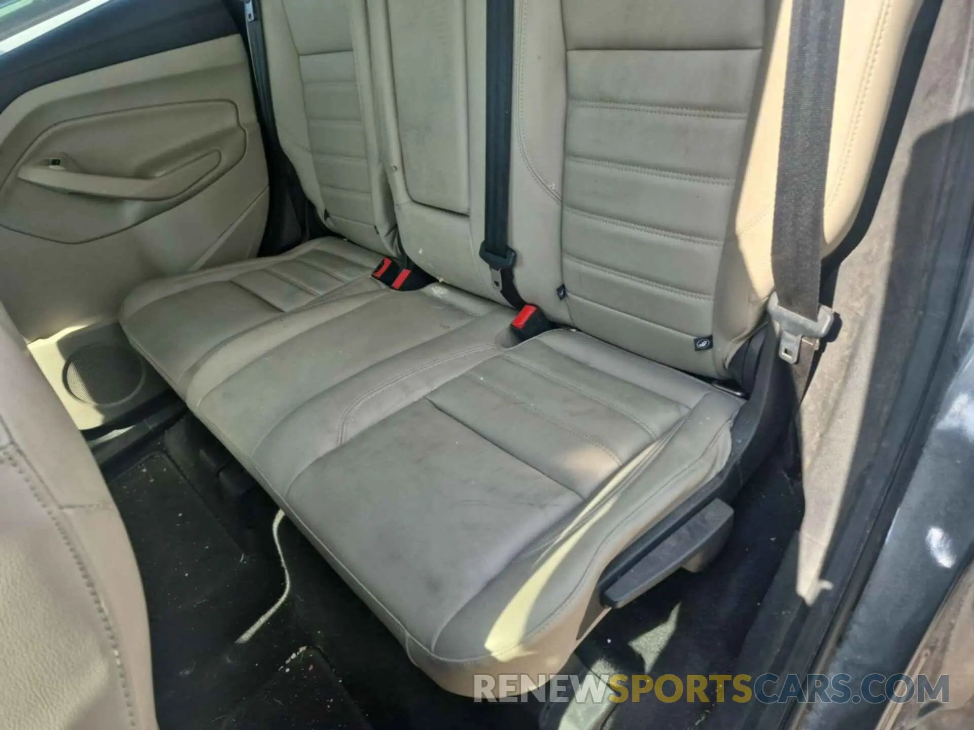 6 Photograph of a damaged car 1FMCU9HD5KUA65592 FORD ESCAPE 2019