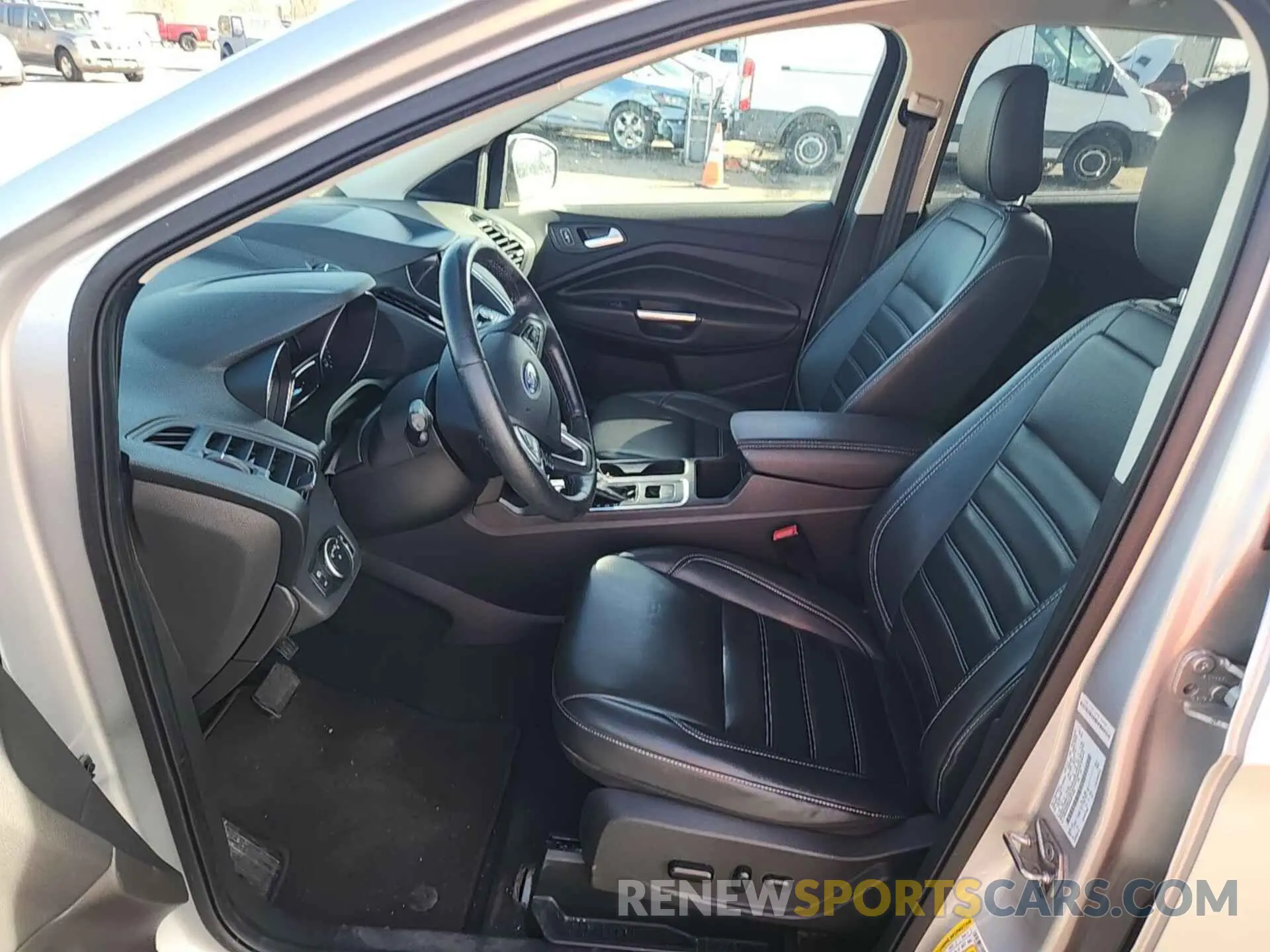10 Photograph of a damaged car 1FMCU9HD5KUB11888 FORD ESCAPE 2019