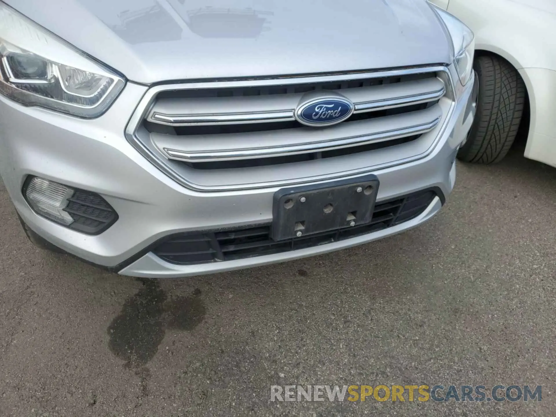 18 Photograph of a damaged car 1FMCU9HD5KUB11888 FORD ESCAPE 2019