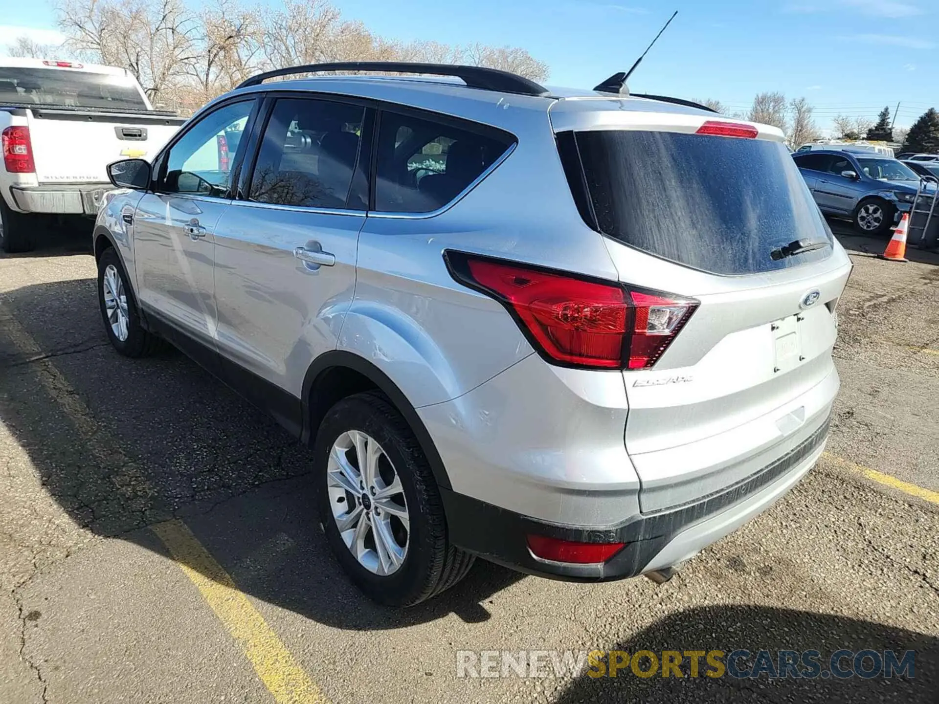 19 Photograph of a damaged car 1FMCU9HD5KUB11888 FORD ESCAPE 2019