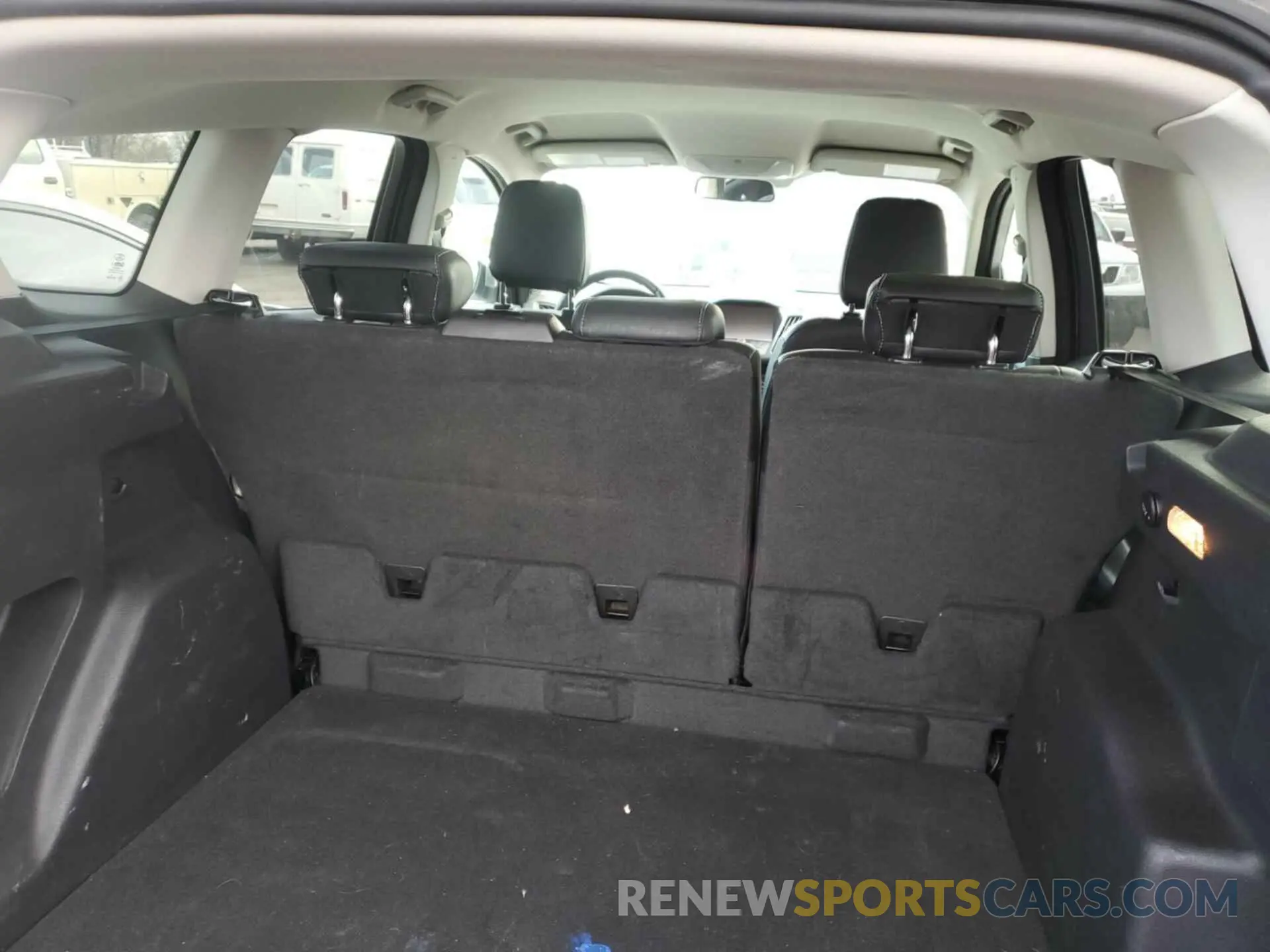 5 Photograph of a damaged car 1FMCU9HD5KUB11888 FORD ESCAPE 2019