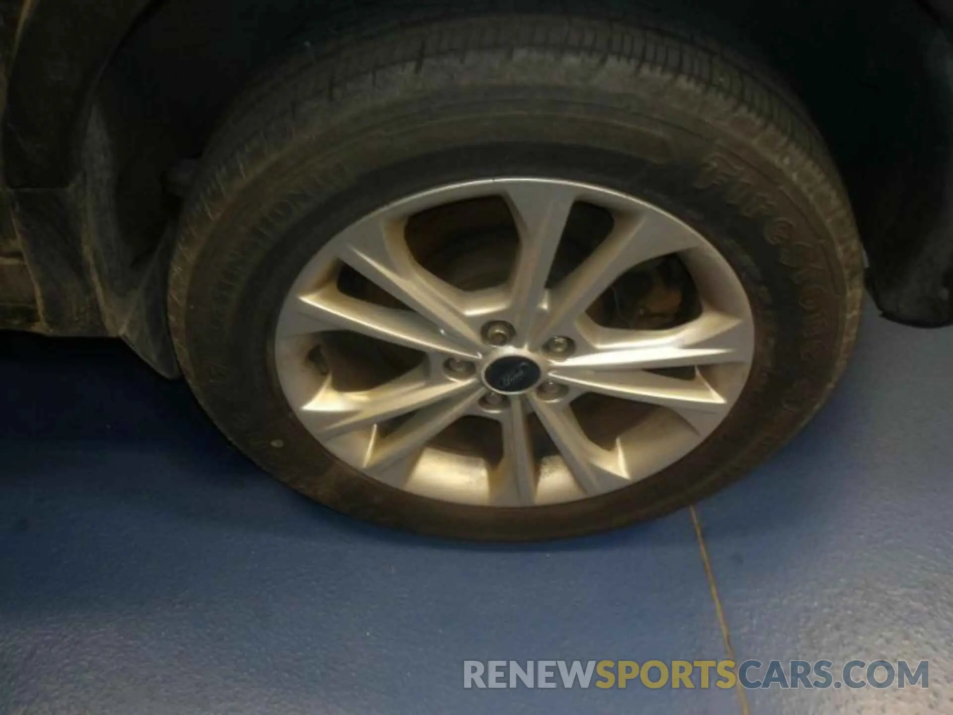 6 Photograph of a damaged car 1FMCU9HD6KUA37963 FORD ESCAPE 2019