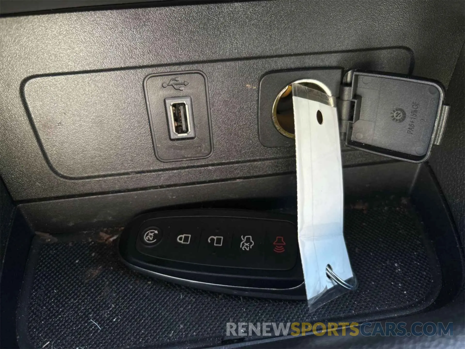 21 Photograph of a damaged car 1FMCU9HD6KUA65634 FORD ESCAPE 2019