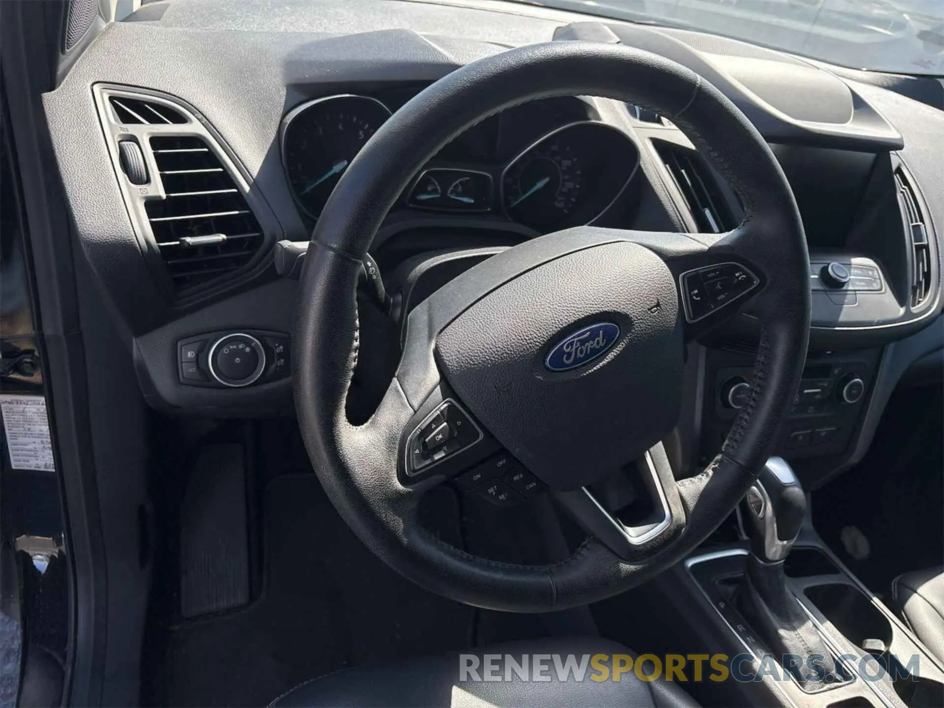 29 Photograph of a damaged car 1FMCU9HD6KUA65634 FORD ESCAPE 2019