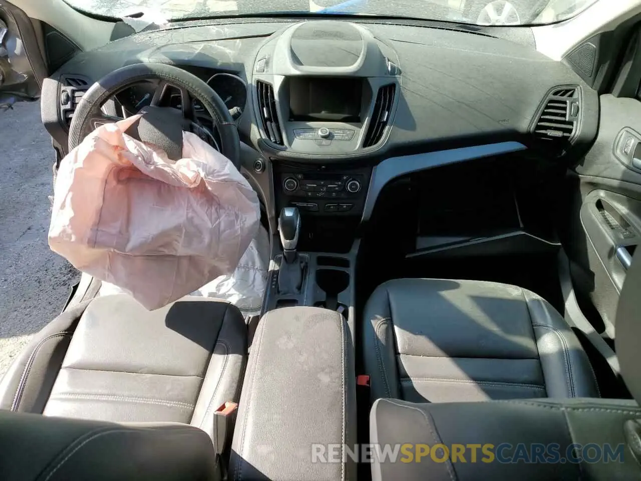 8 Photograph of a damaged car 1FMCU9HD6KUA69439 FORD ESCAPE 2019