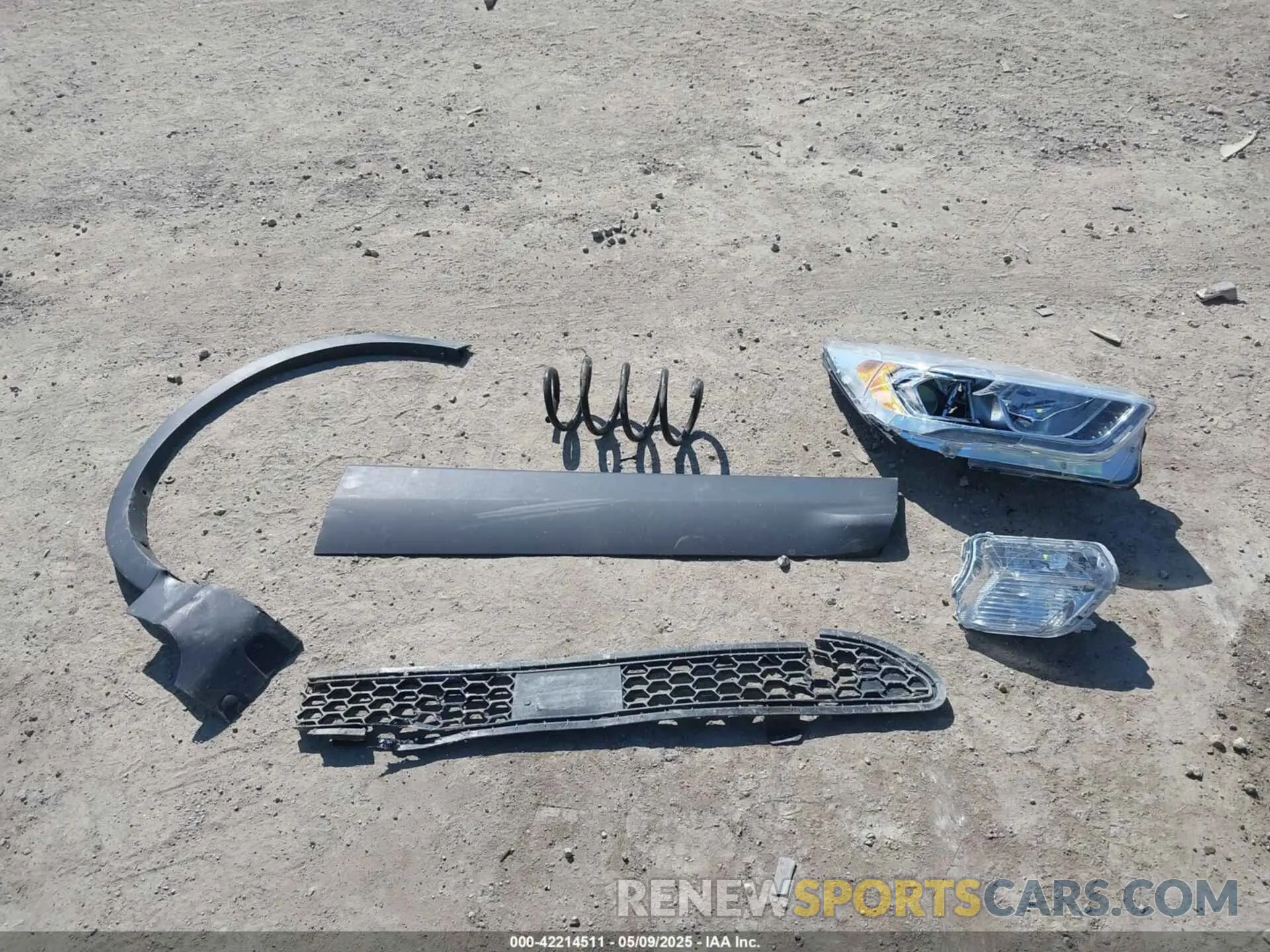 12 Photograph of a damaged car 1FMCU9HD6KUA93515 FORD ESCAPE 2019