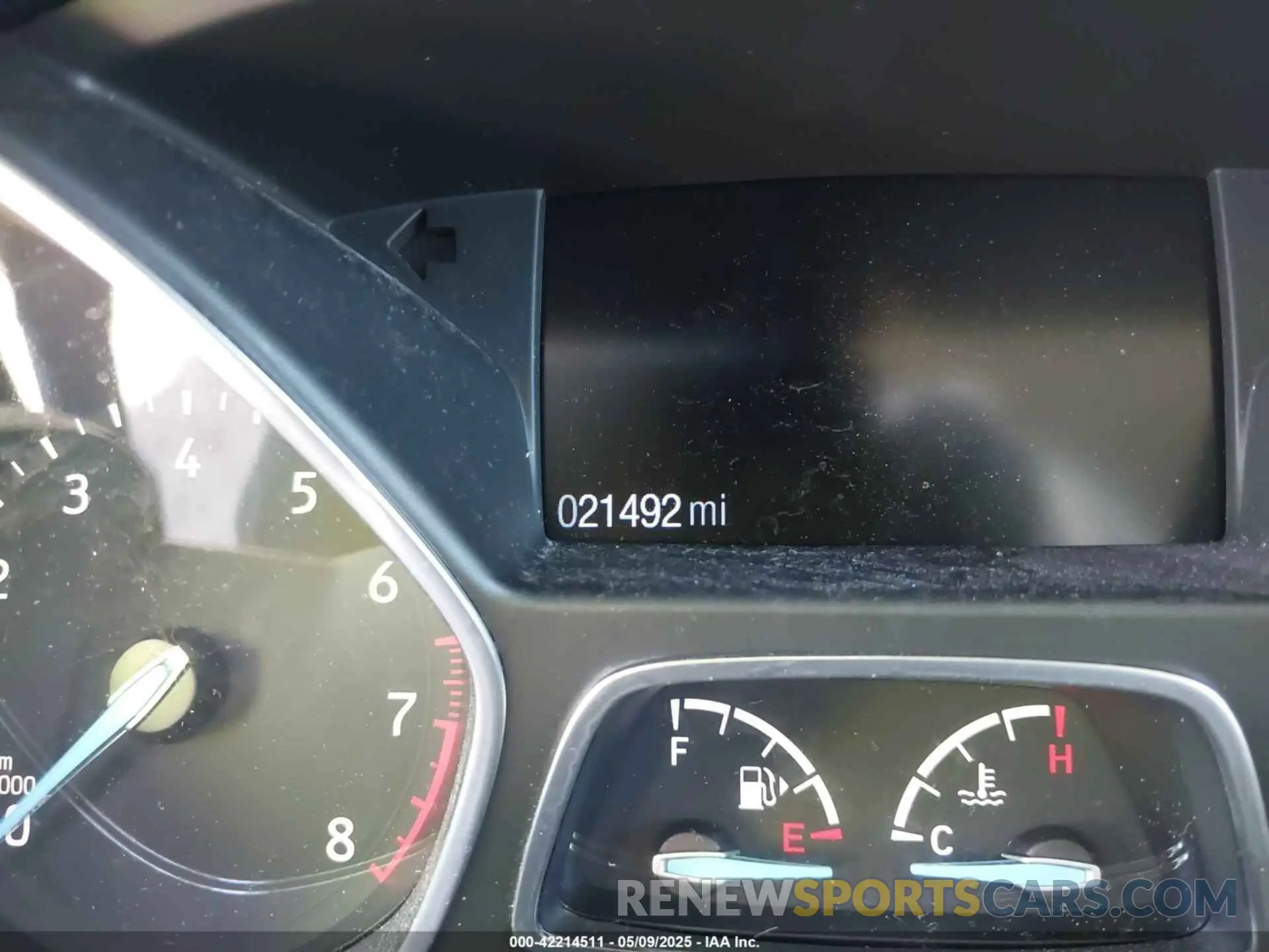 16 Photograph of a damaged car 1FMCU9HD6KUA93515 FORD ESCAPE 2019