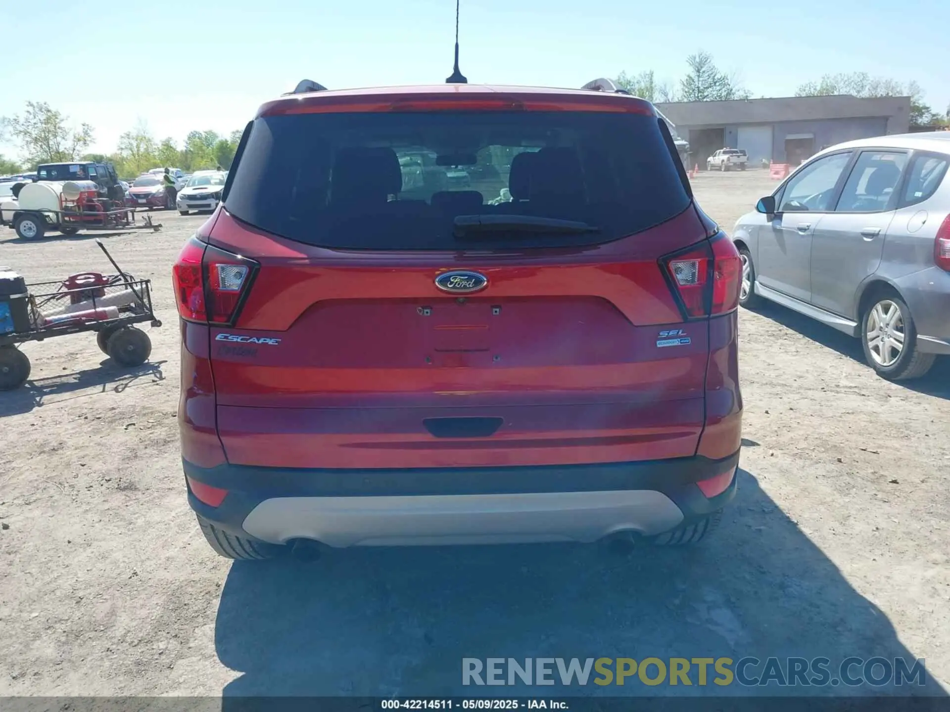 17 Photograph of a damaged car 1FMCU9HD6KUA93515 FORD ESCAPE 2019