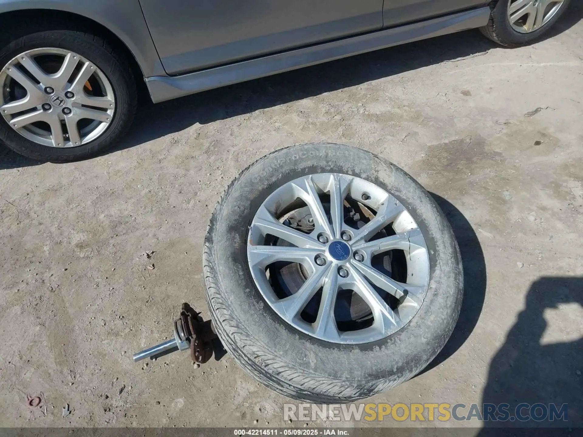 18 Photograph of a damaged car 1FMCU9HD6KUA93515 FORD ESCAPE 2019