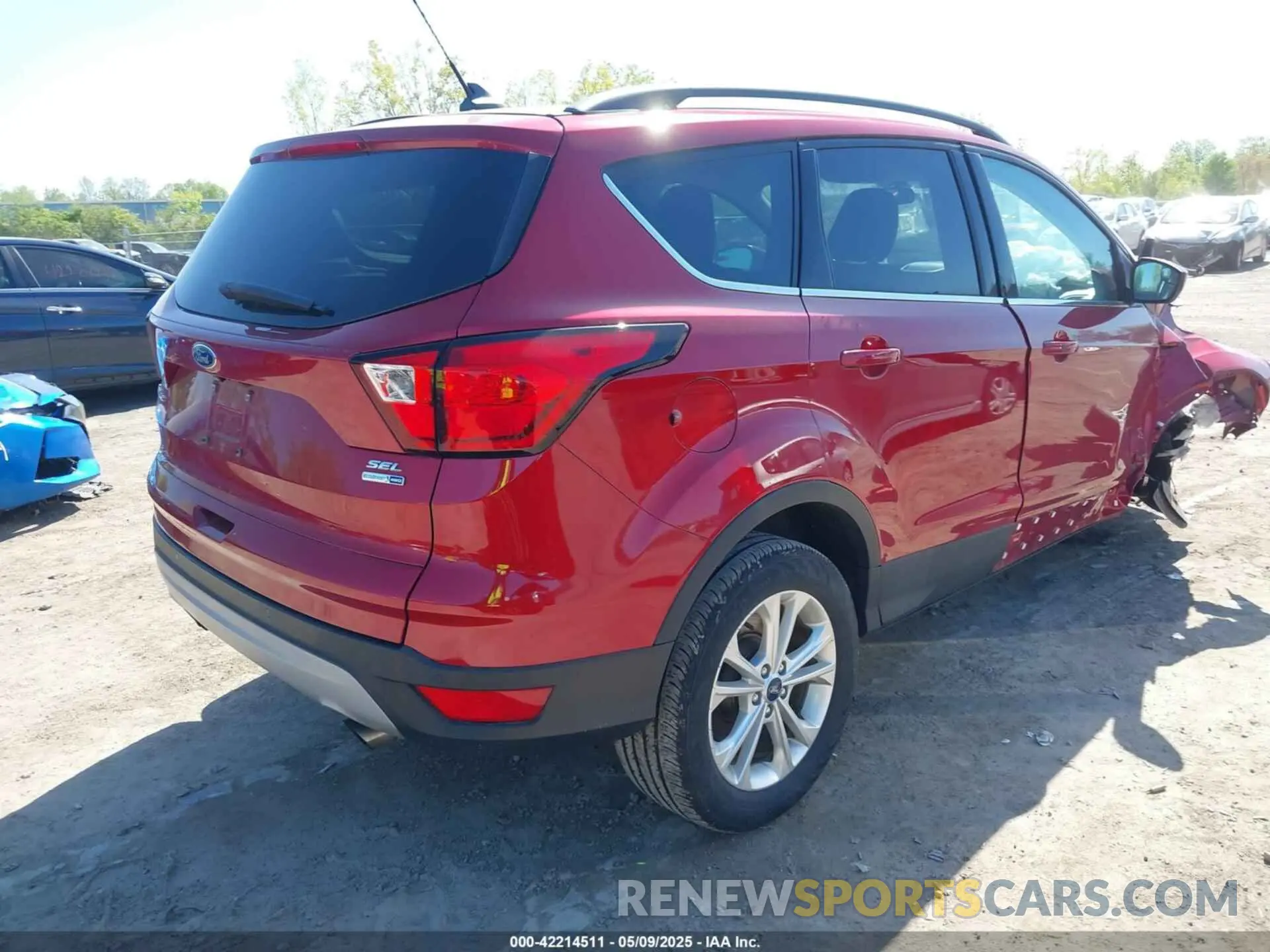 4 Photograph of a damaged car 1FMCU9HD6KUA93515 FORD ESCAPE 2019