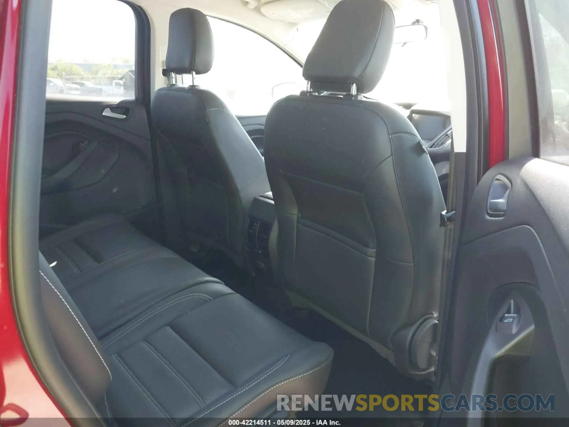 8 Photograph of a damaged car 1FMCU9HD6KUA93515 FORD ESCAPE 2019