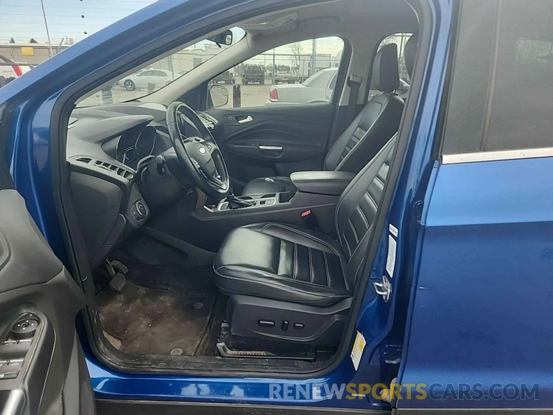 4 Photograph of a damaged car 1FMCU9HD6KUB33401 FORD ESCAPE 2019