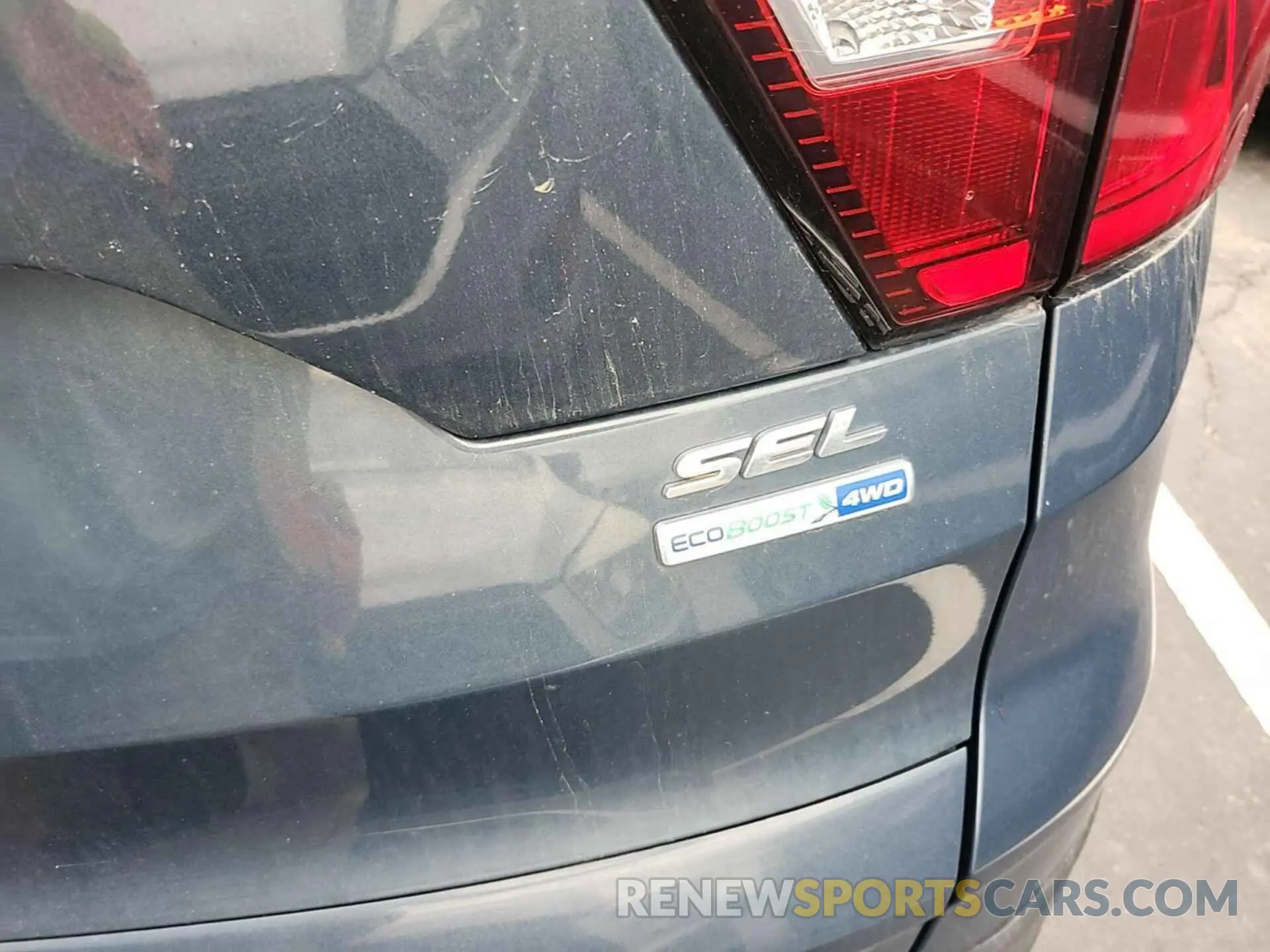 1 Photograph of a damaged car 1FMCU9HD6KUB82470 FORD ESCAPE 2019