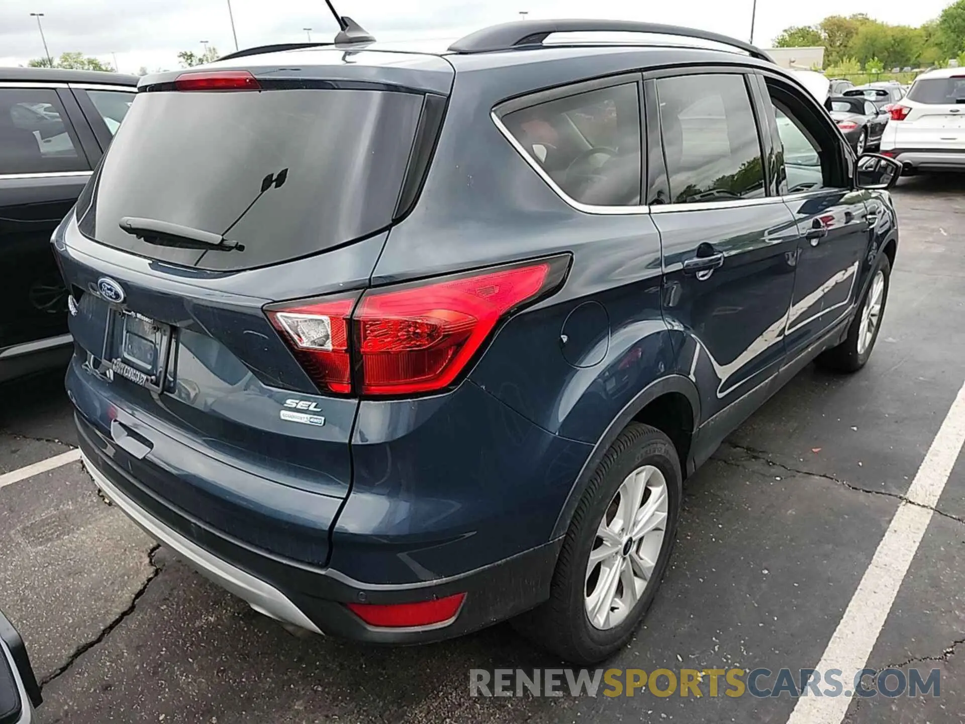 10 Photograph of a damaged car 1FMCU9HD6KUB82470 FORD ESCAPE 2019