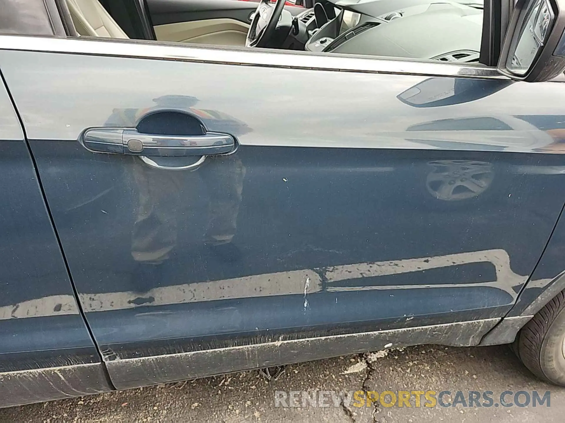 24 Photograph of a damaged car 1FMCU9HD6KUB82470 FORD ESCAPE 2019