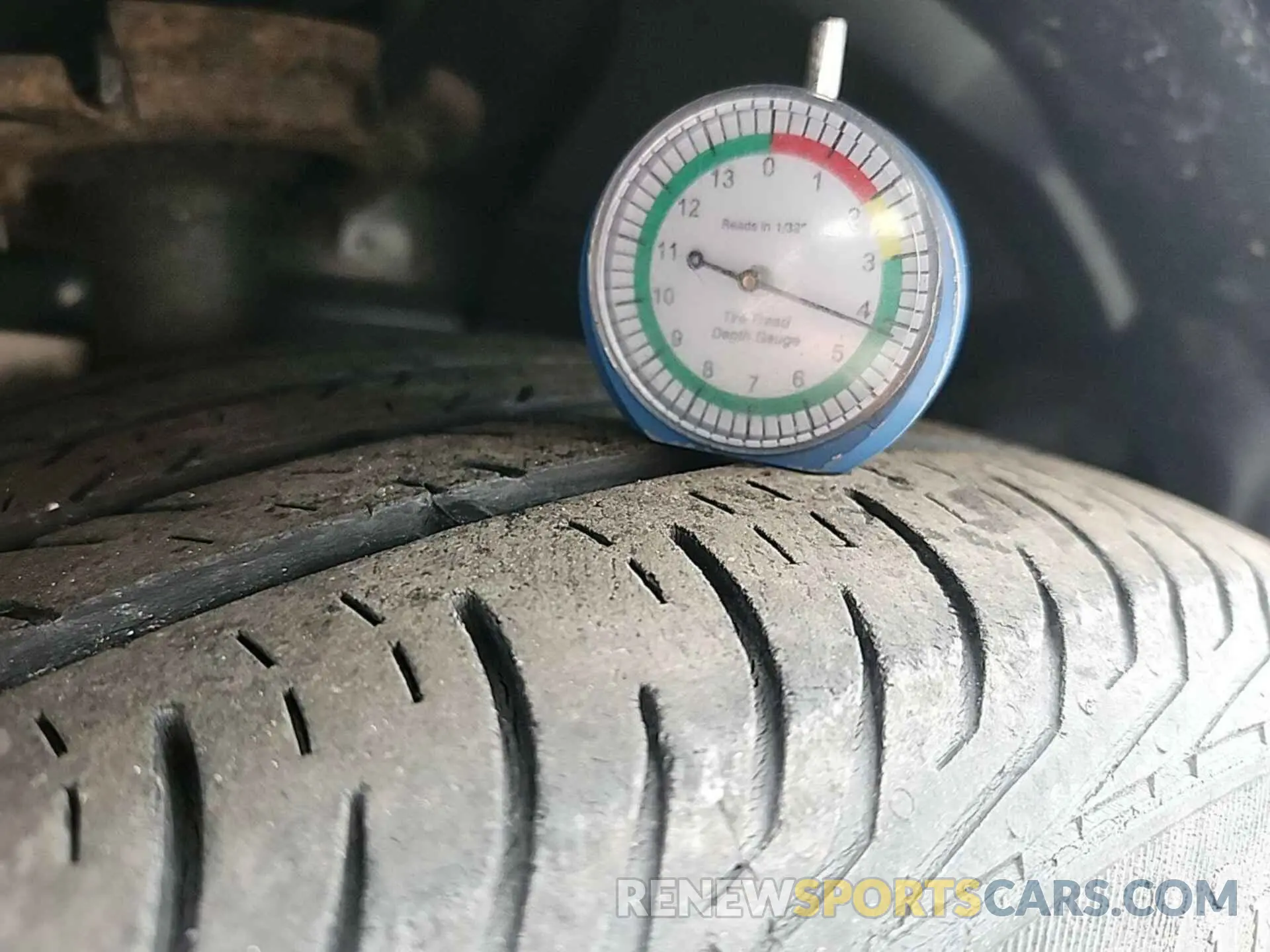 28 Photograph of a damaged car 1FMCU9HD6KUB82470 FORD ESCAPE 2019