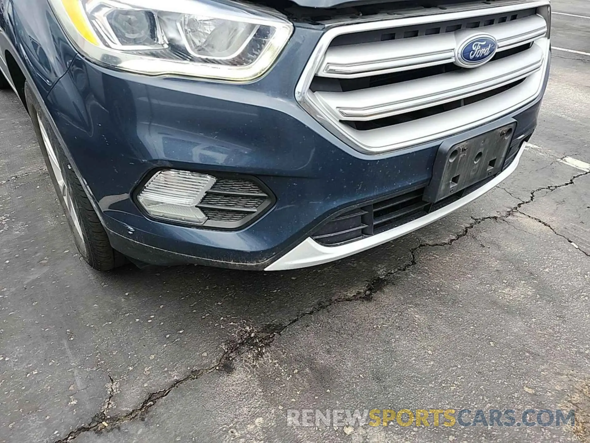 32 Photograph of a damaged car 1FMCU9HD6KUB82470 FORD ESCAPE 2019