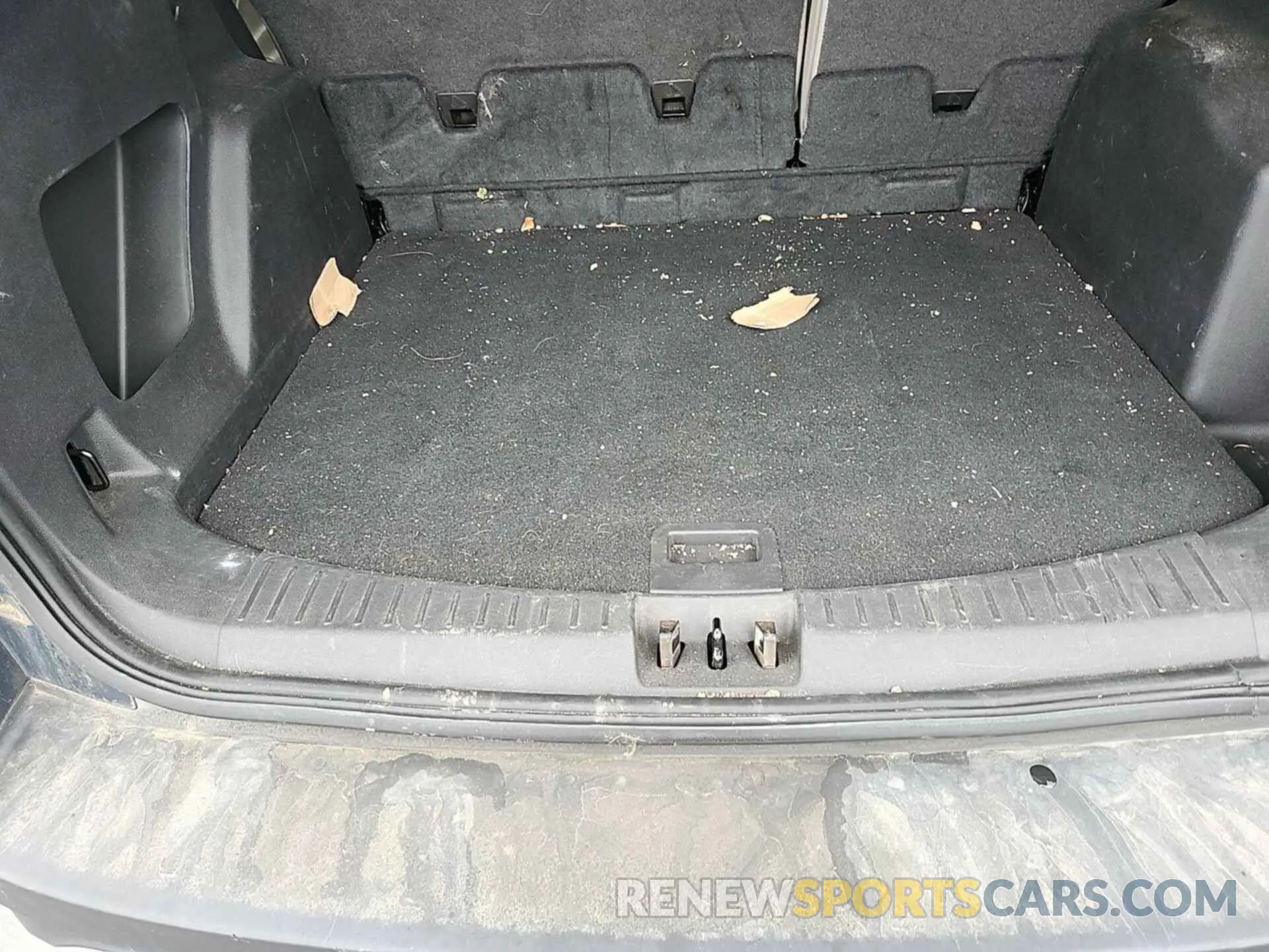4 Photograph of a damaged car 1FMCU9HD6KUB82470 FORD ESCAPE 2019