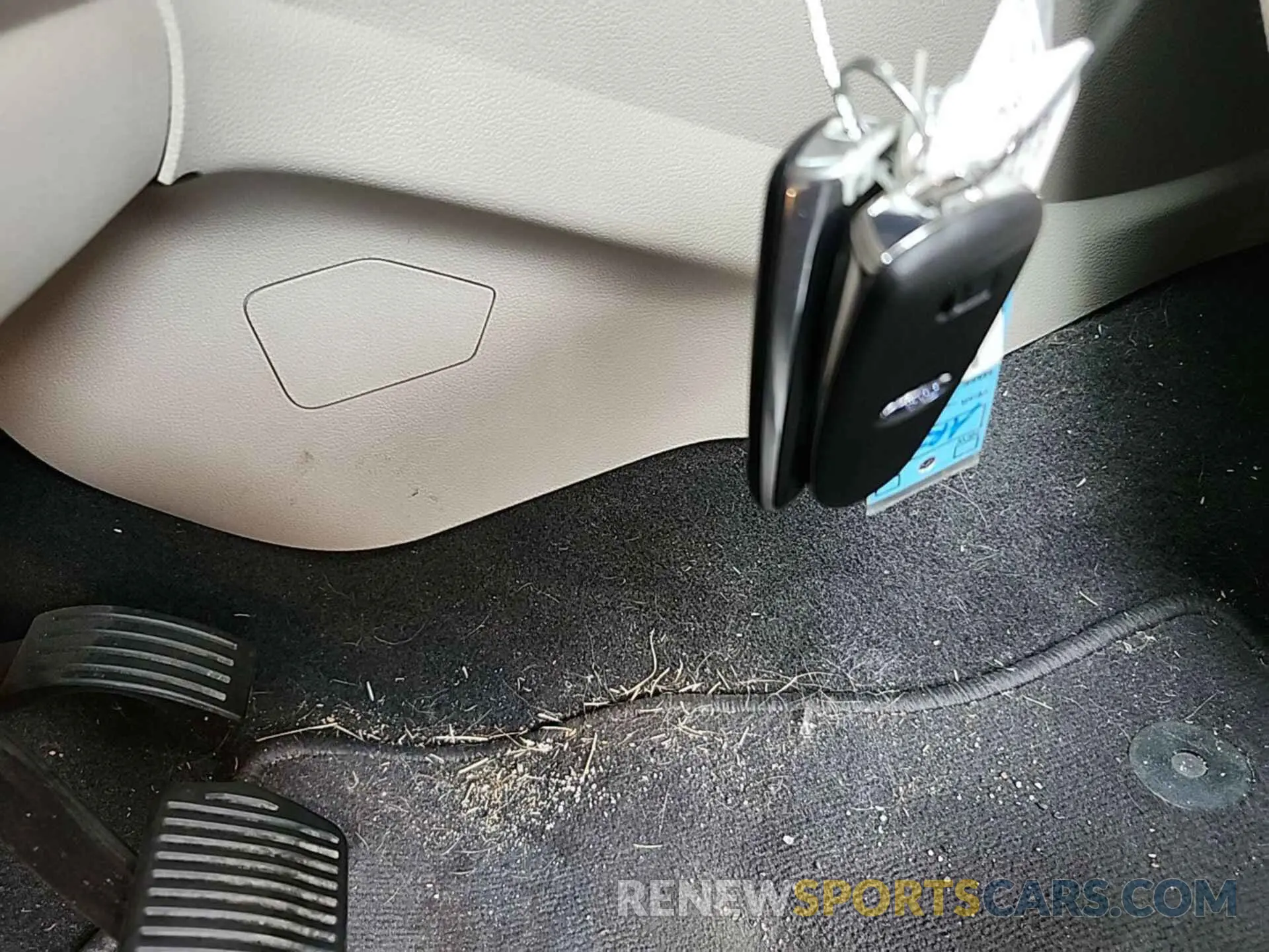 6 Photograph of a damaged car 1FMCU9HD6KUB82470 FORD ESCAPE 2019
