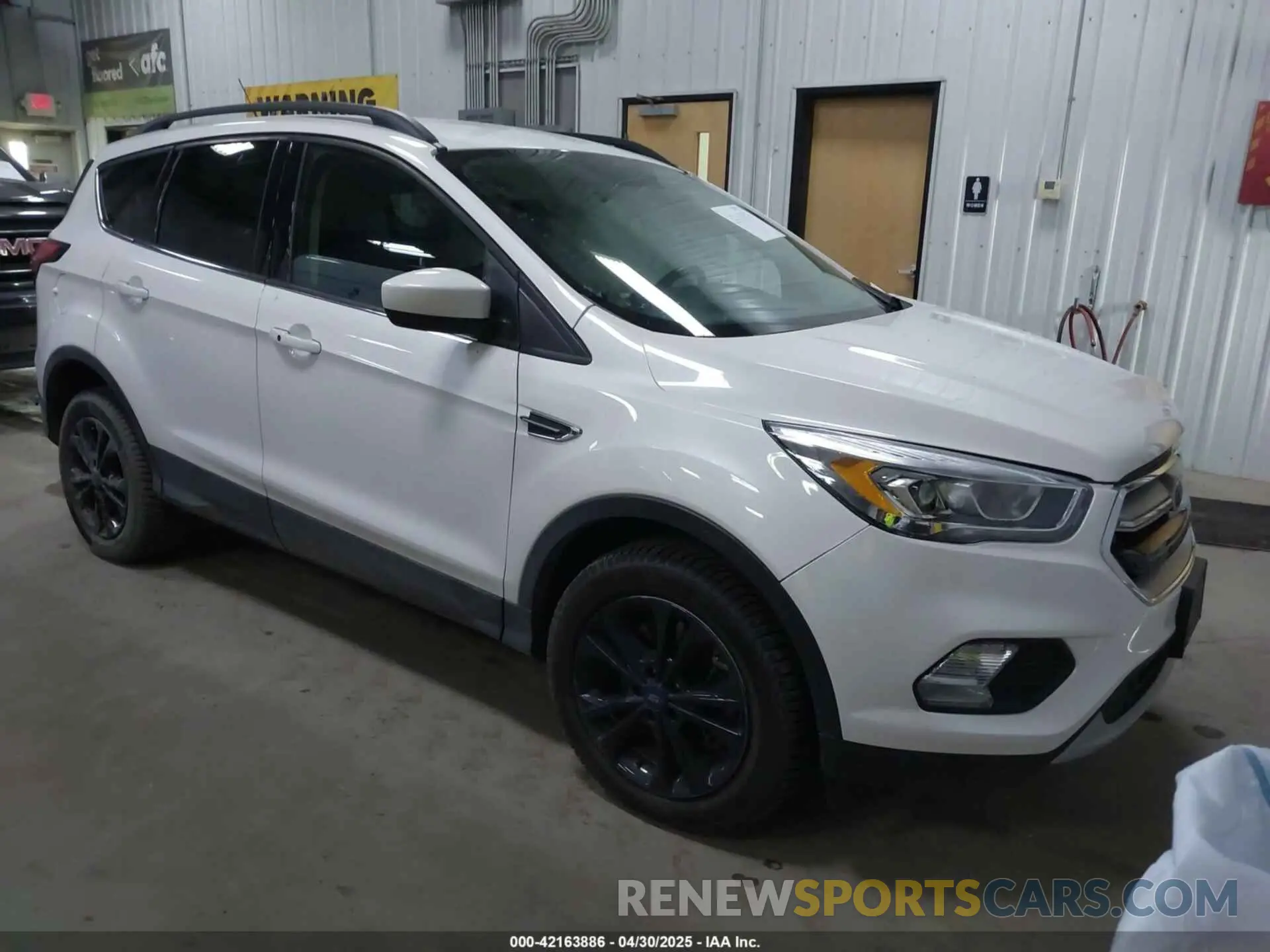 1 Photograph of a damaged car 1FMCU9HD6KUC31120 FORD ESCAPE 2019